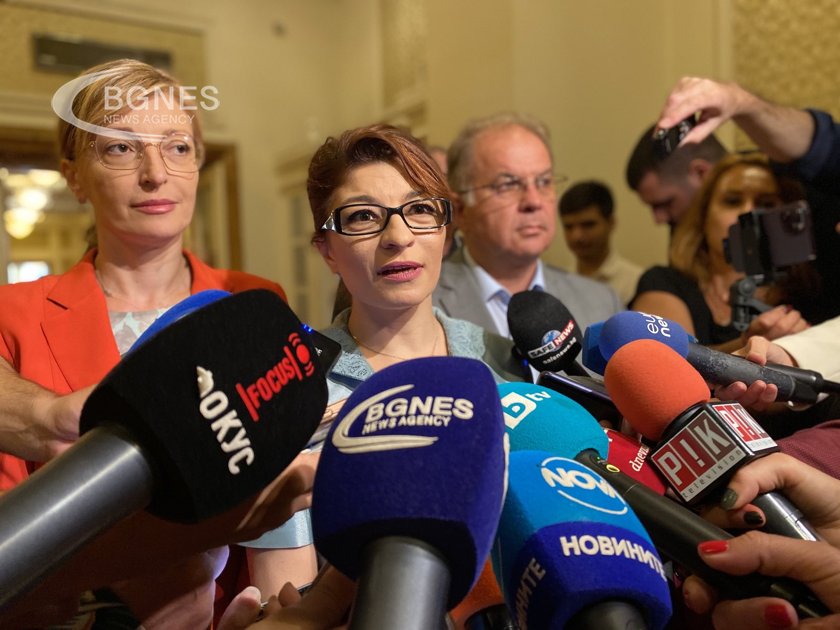 Атанасова: Намерихме баланс за промени в Конституцията, няма да се ограничава мандата на кметовете