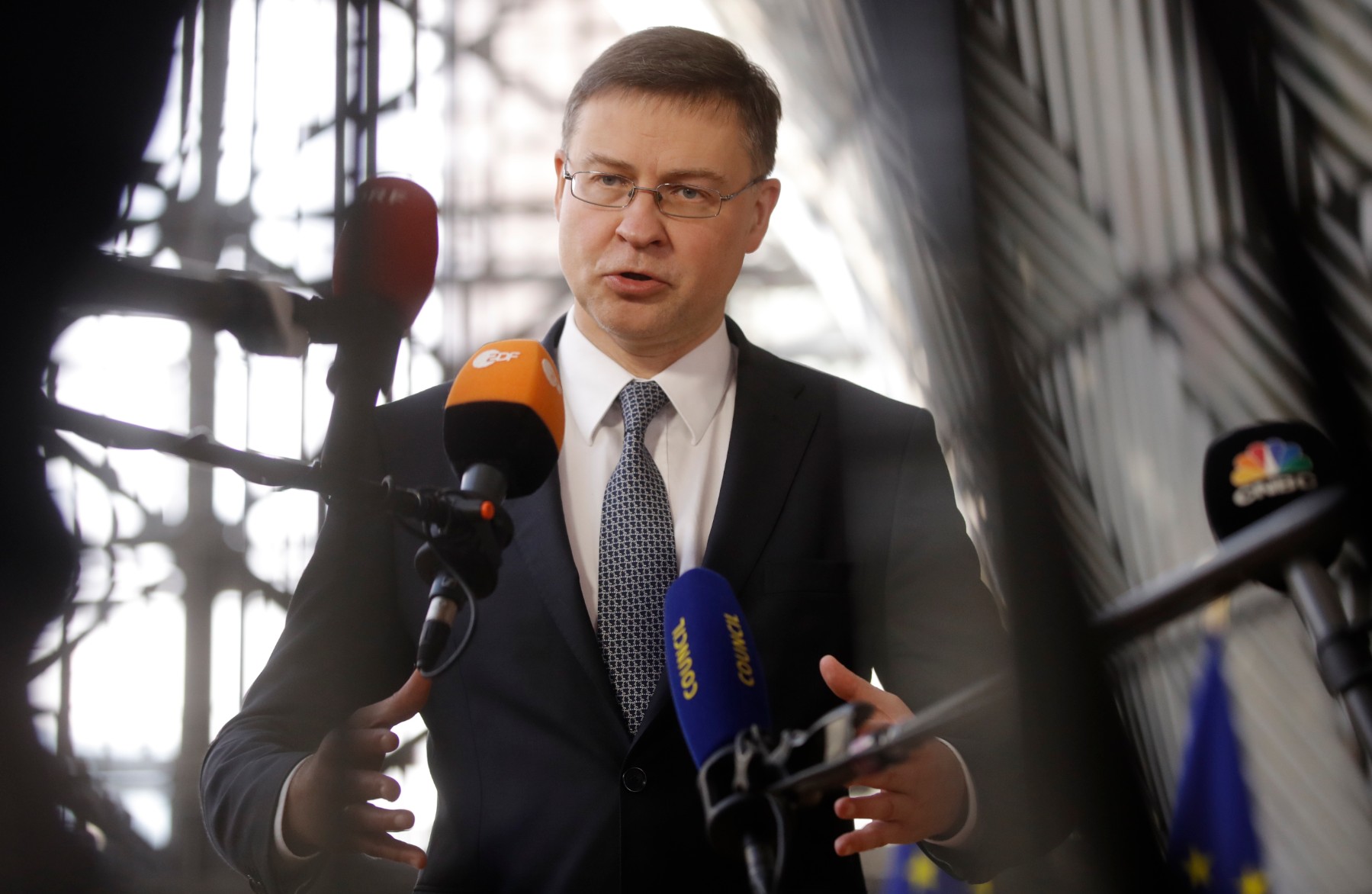 Валдис Домбровскис: „Северен поток 2“ е спрян