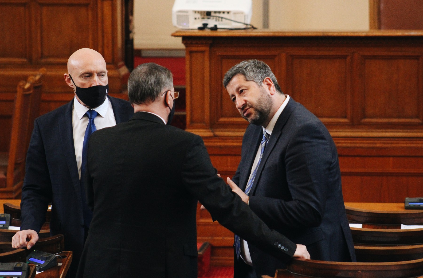 ПП: Цената на вторите Ф-16 е по-ниска; БСП: Още по-скъпи са; ДБ: Преговорите трябва да продължат