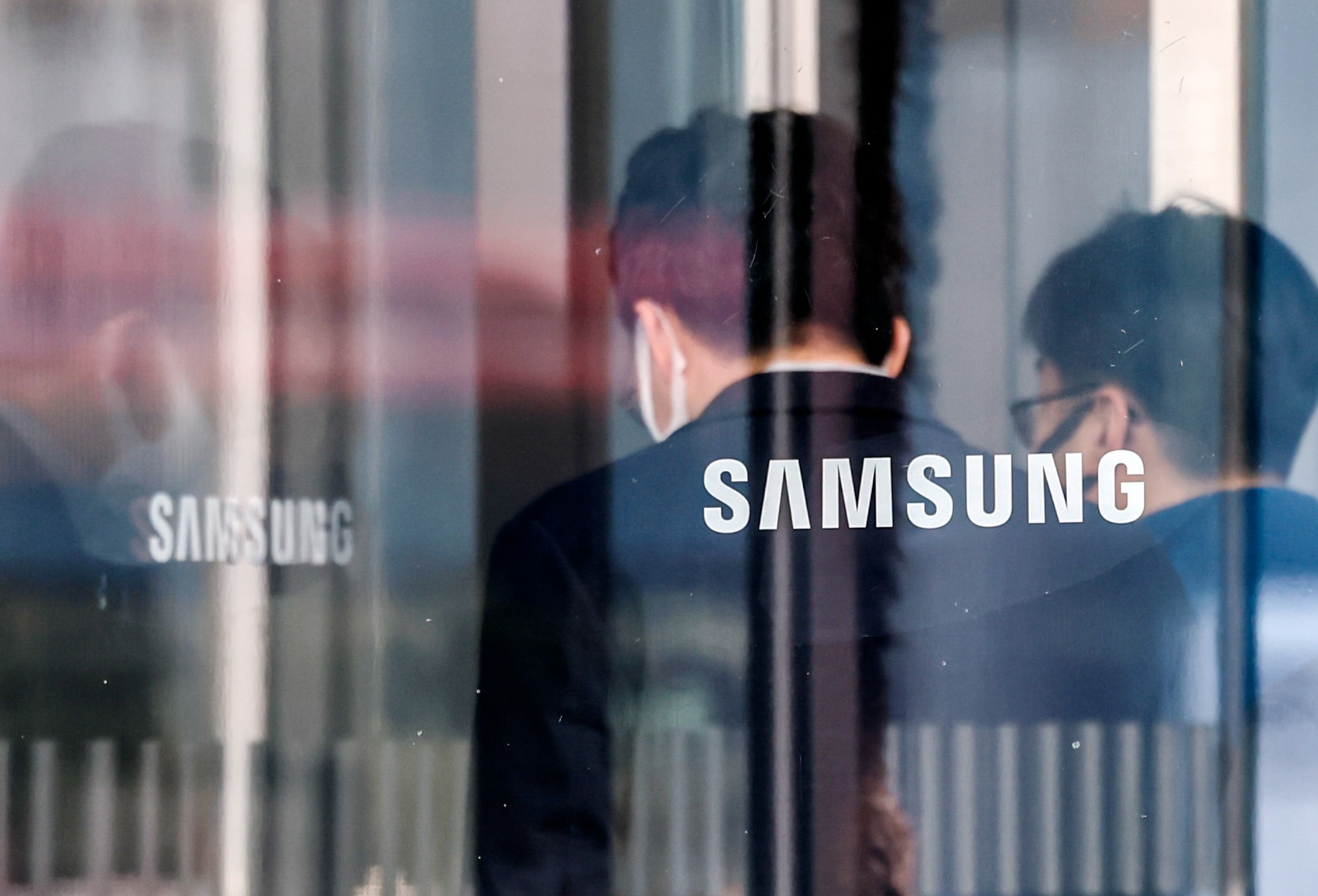 Хакери са откраднали данните на хиляди потребители на "Samsung"