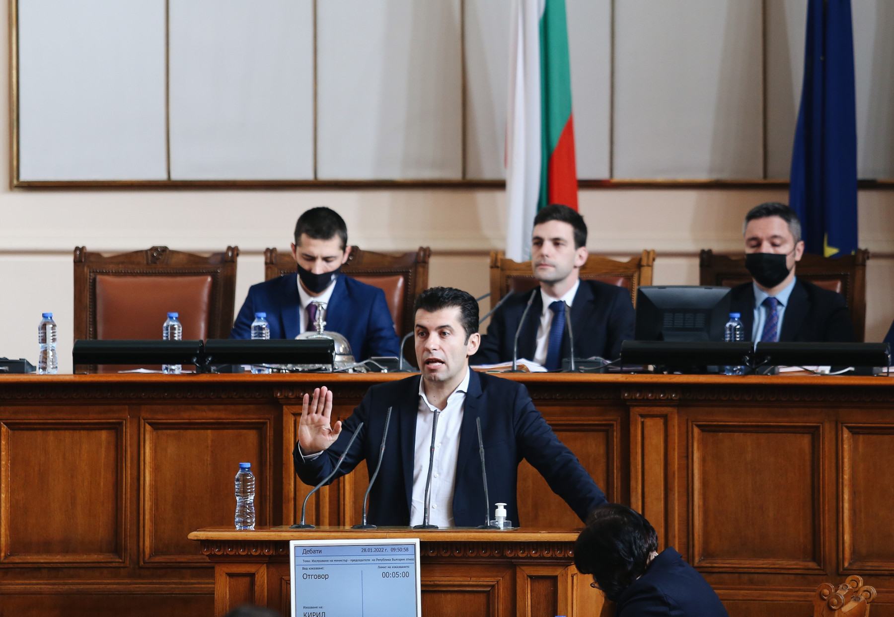 Депутати към Петков: Ще поискате ли от Русия архивите ни!