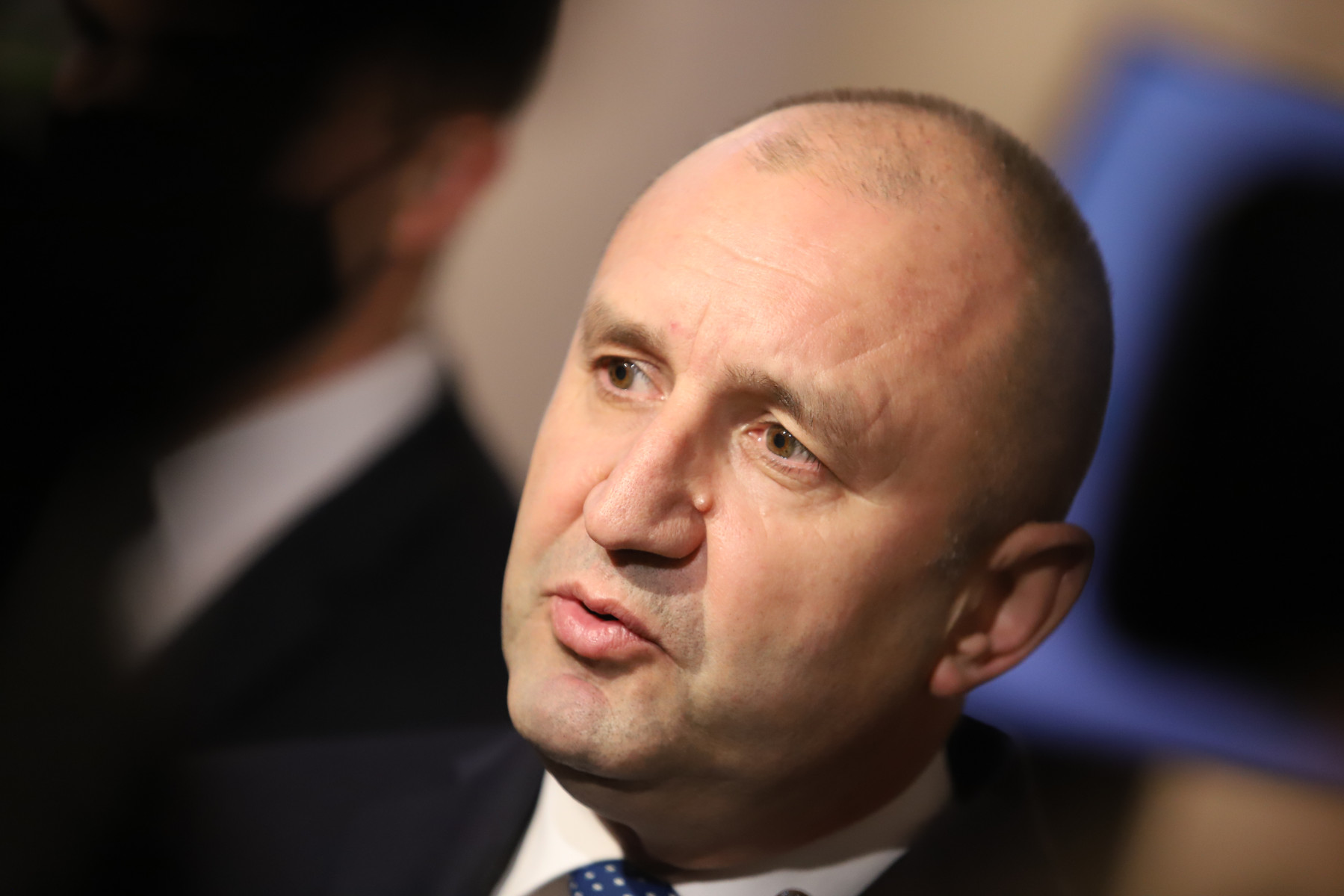 Радев: Партиите в коалицията да застанат зад Петков