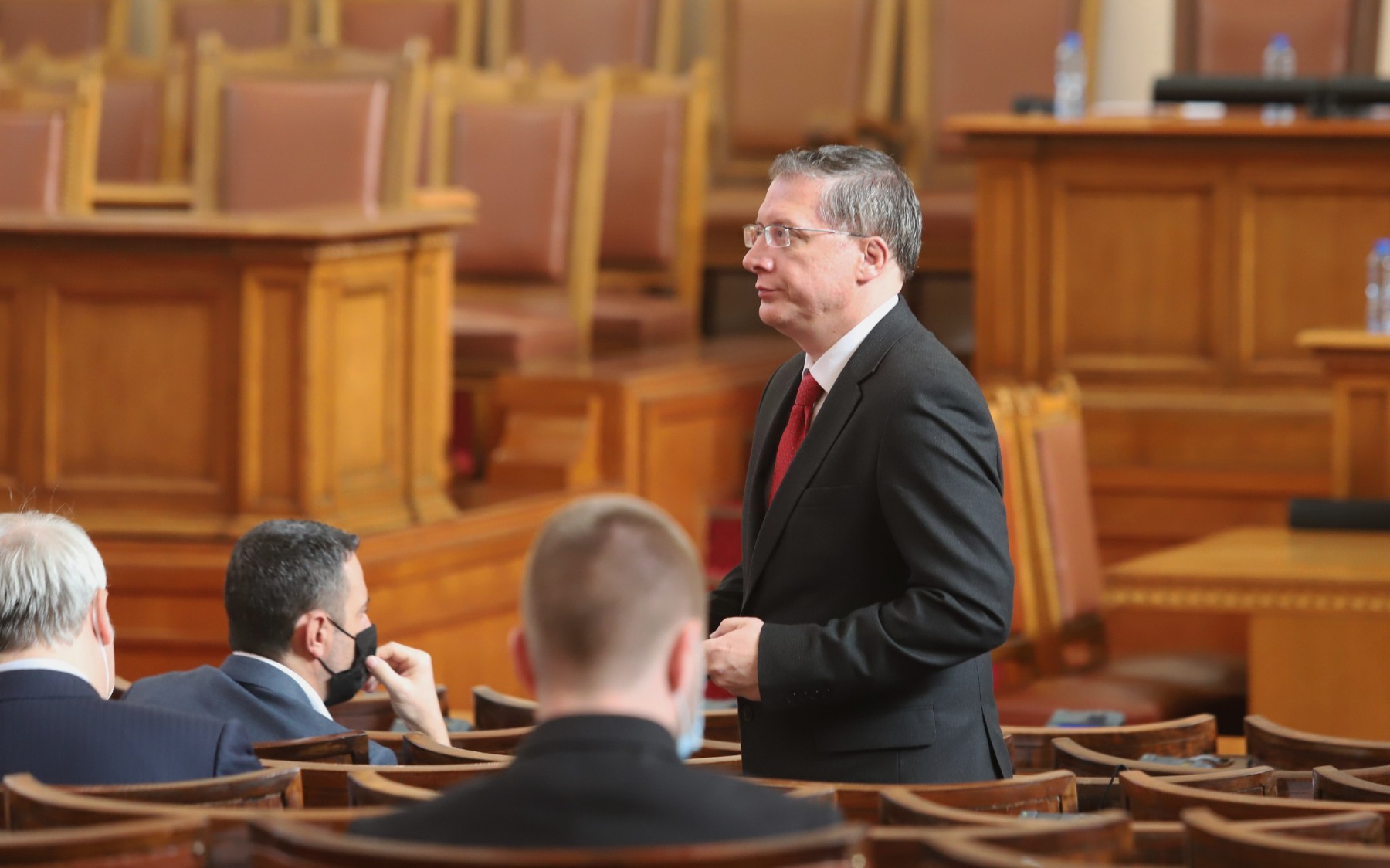 Депутати искат изслушване на Зеленски пред българския парламент