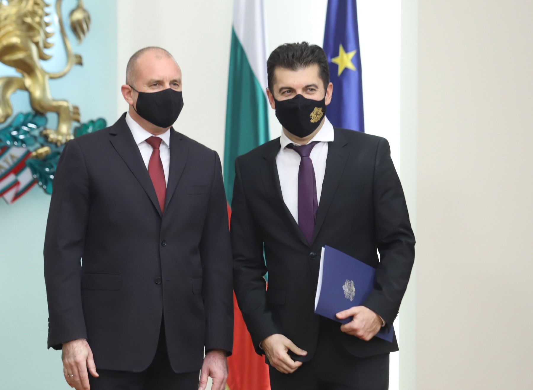 Петков и Радев са в Брюксел за Европейския съвет и Среща на върха на НАТО