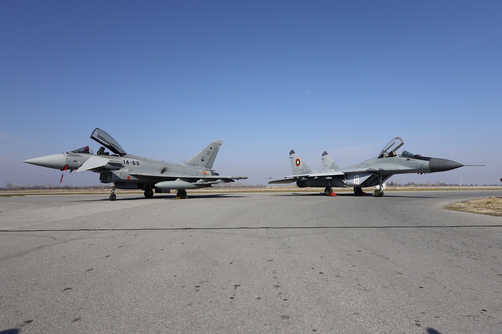 На първо четене: Купуваме още 8 самолета F-16
