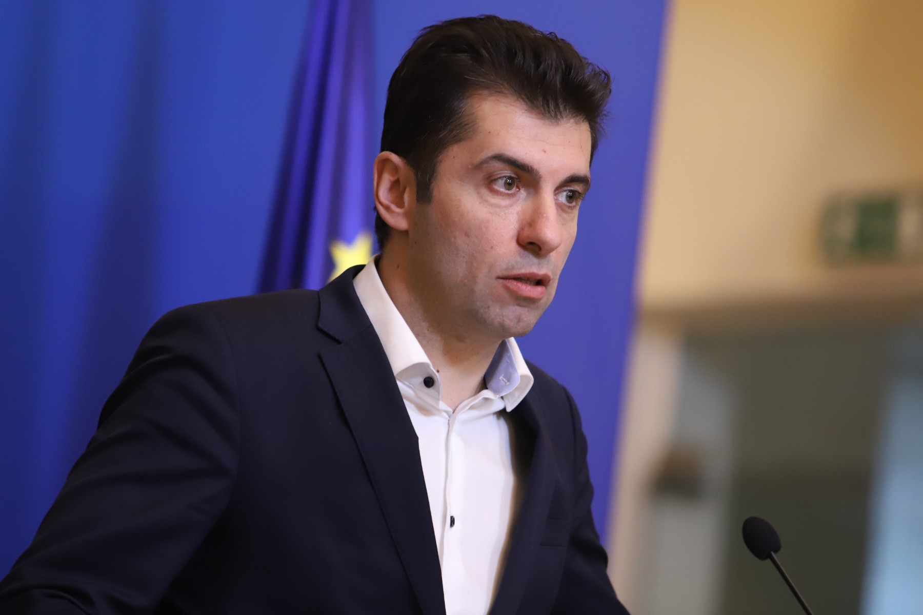 Петков пред Ройтерс: България може да иска изключение от санкциите на ЕС за вноса на руски газ и петрол
