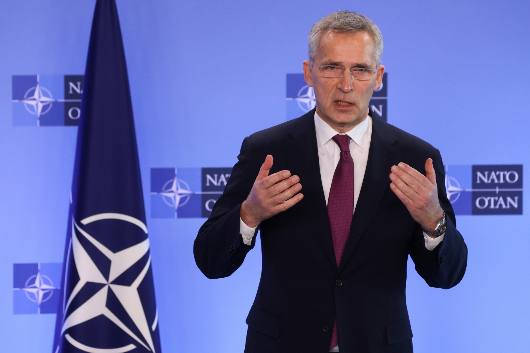 Столтенберг: НАТО очаква всички съюзници да наложат санкции на Русия