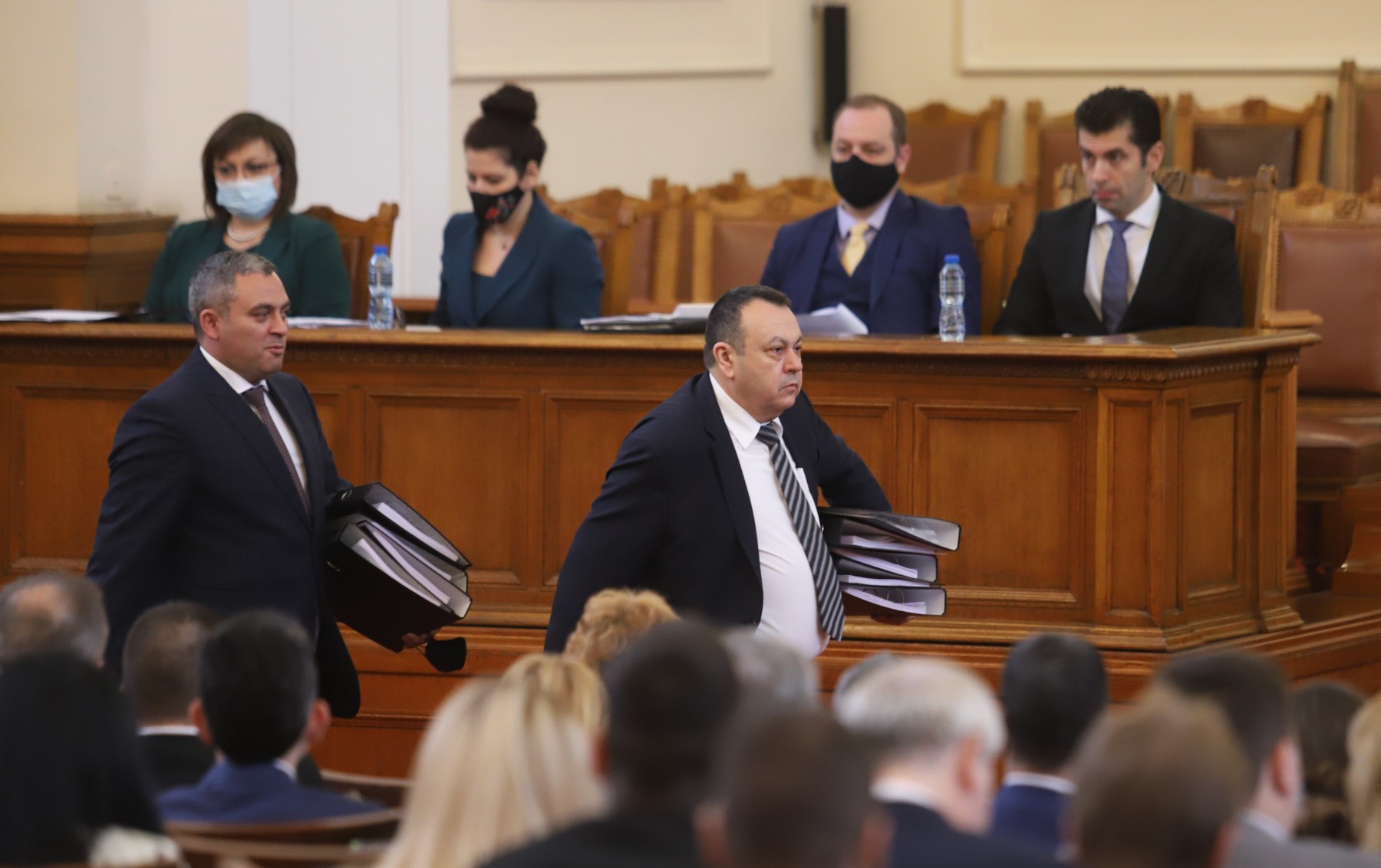 Трима вицепремиери и 11 министри на парламентарен контрол