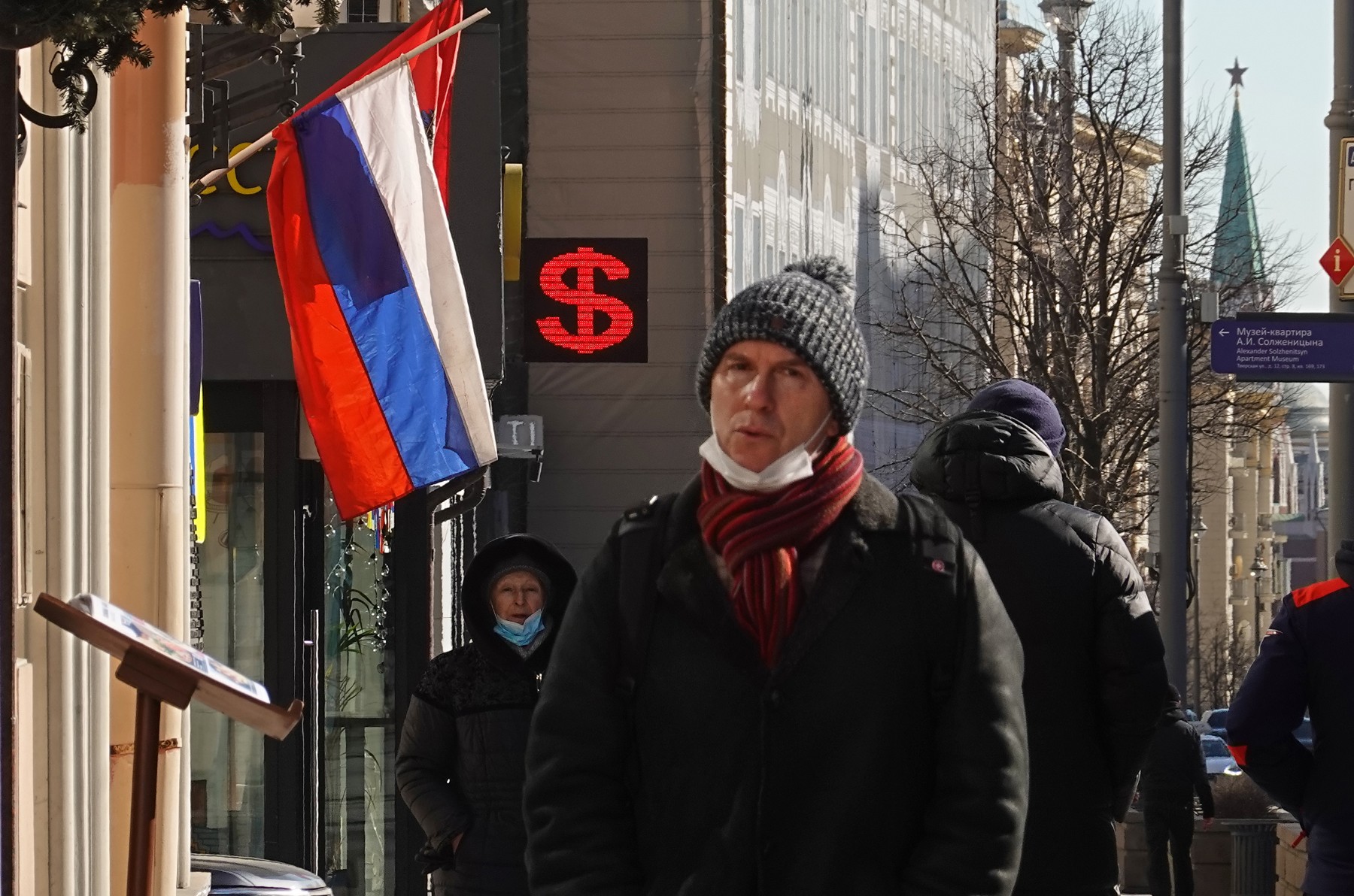 Standard & Poor понижи рейтинга на Русия