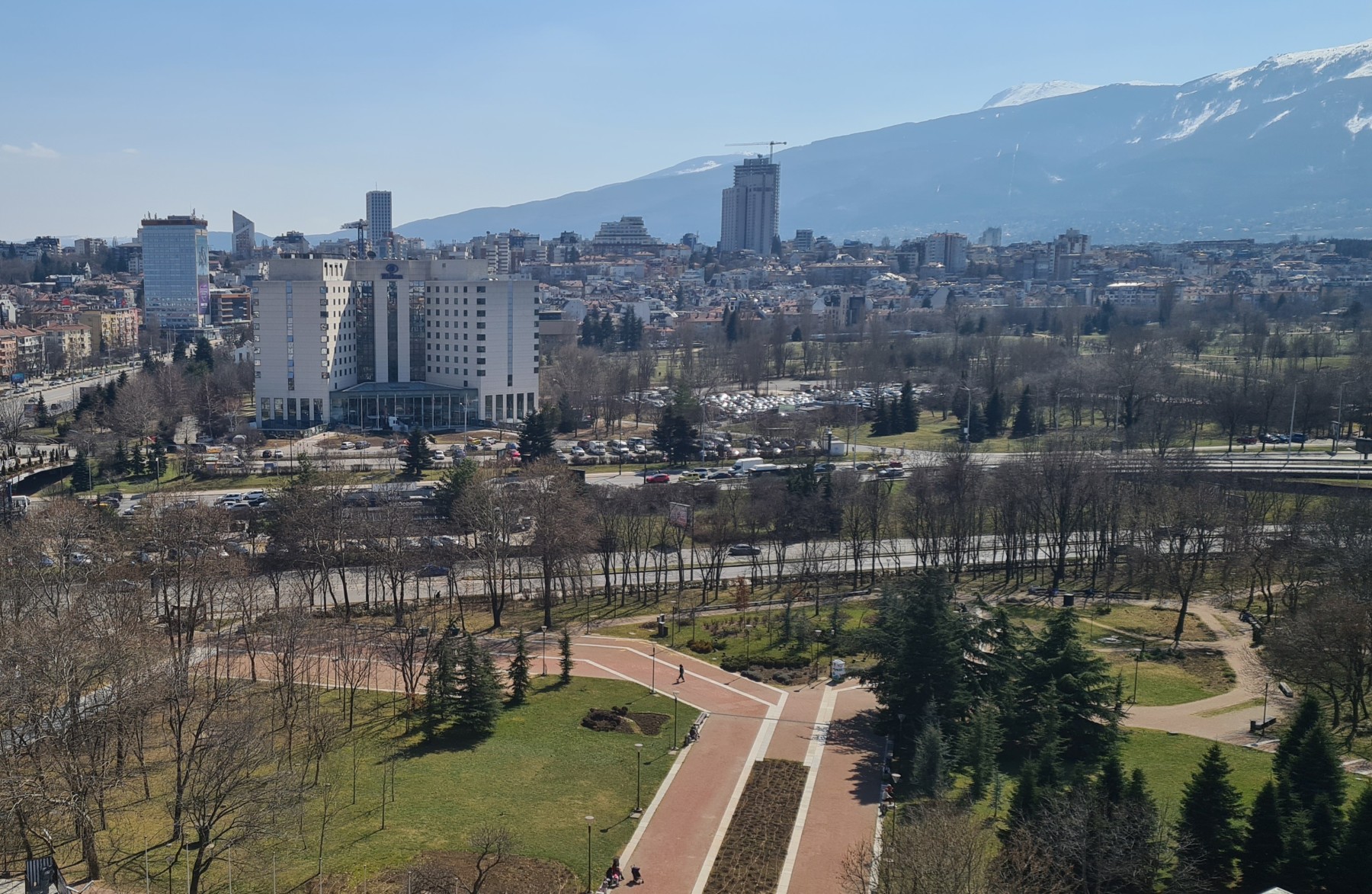 Слънчево и топло, температурите до 23 градуса