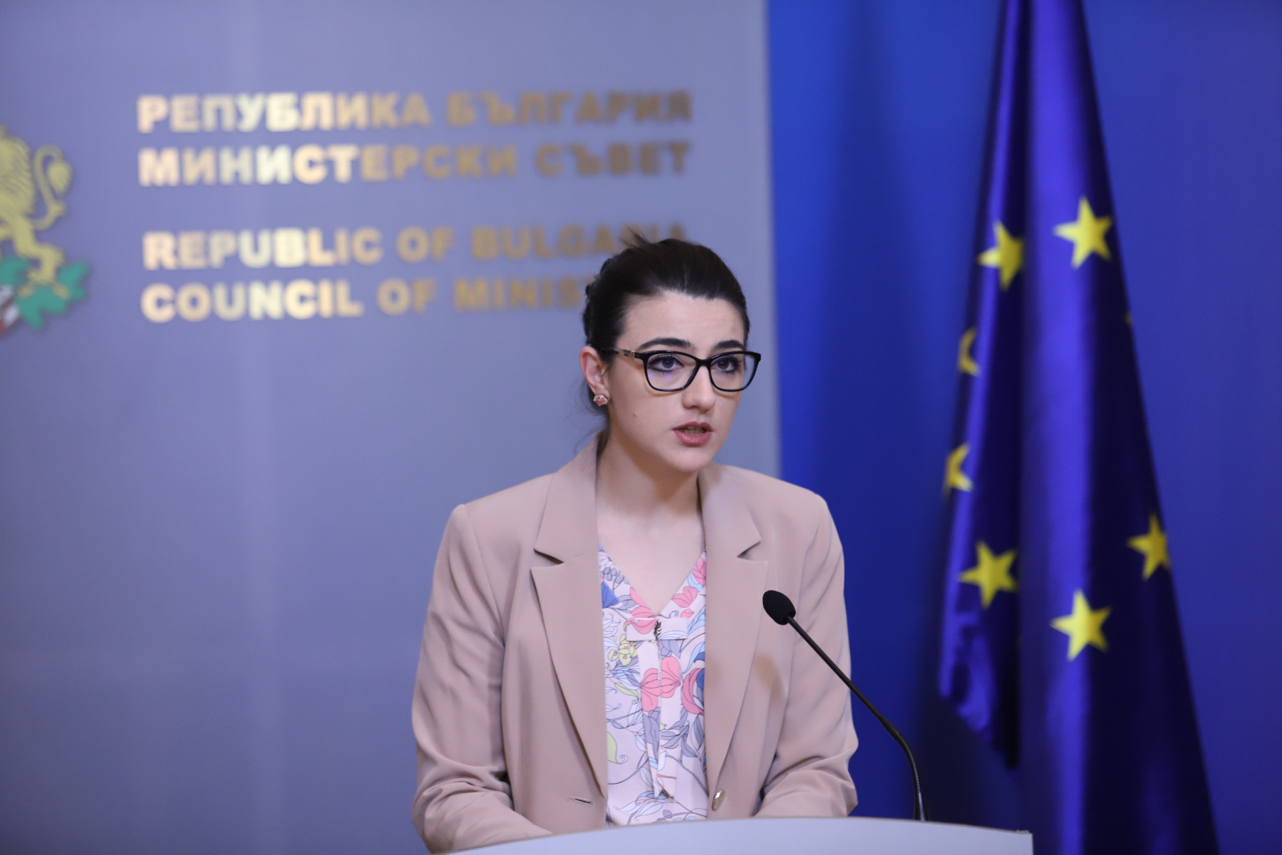 Бориславова: Съветниците не трябва да водят външната политика
