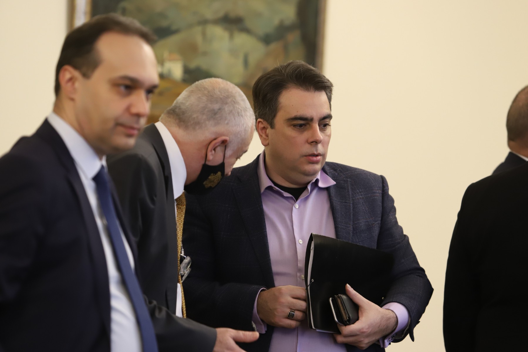 Василев за Митрофанова: Правителството обсъжда въпроса