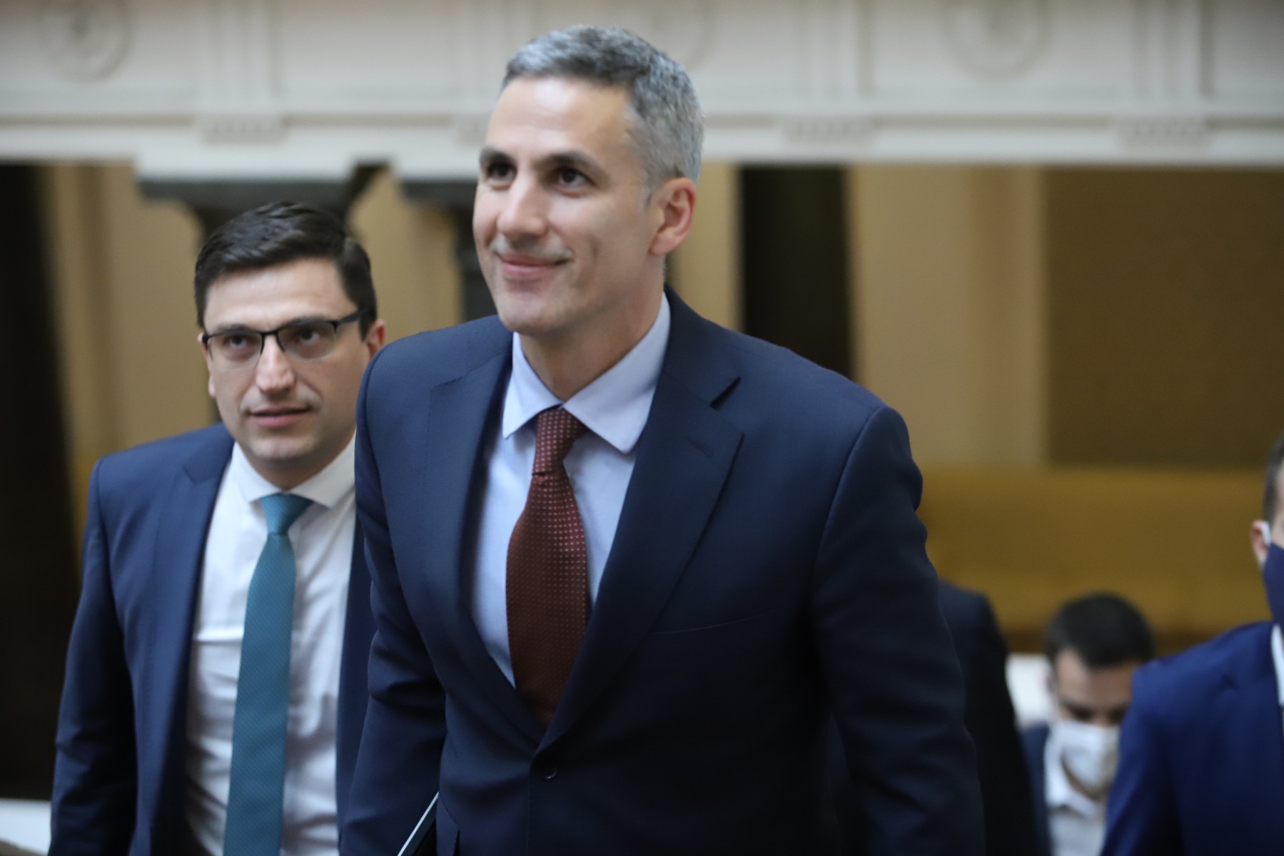 „Продължаваме промяната” представи 14 мерки за справяне с кризата