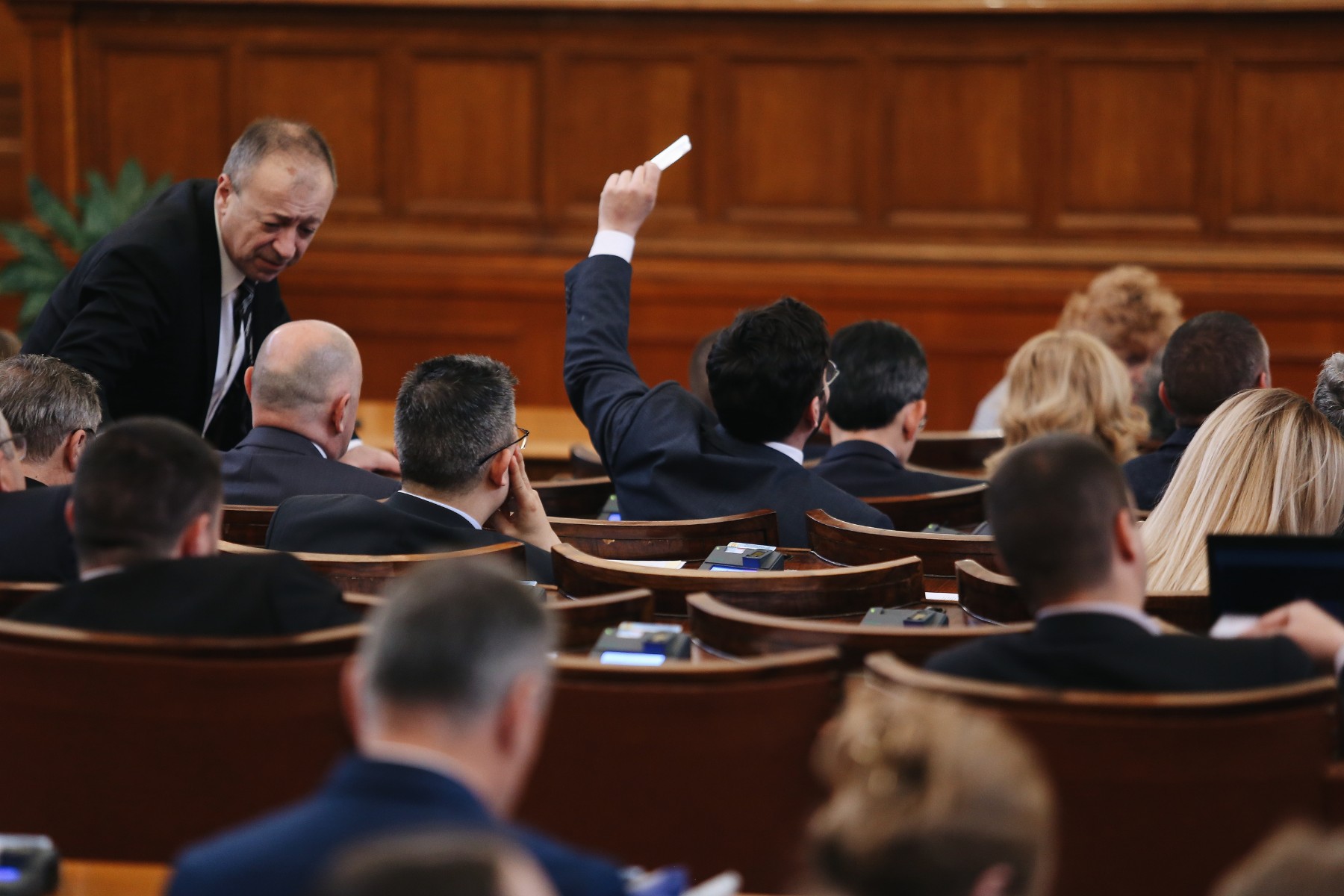Парламентът решава за военната помощ за Украйна
