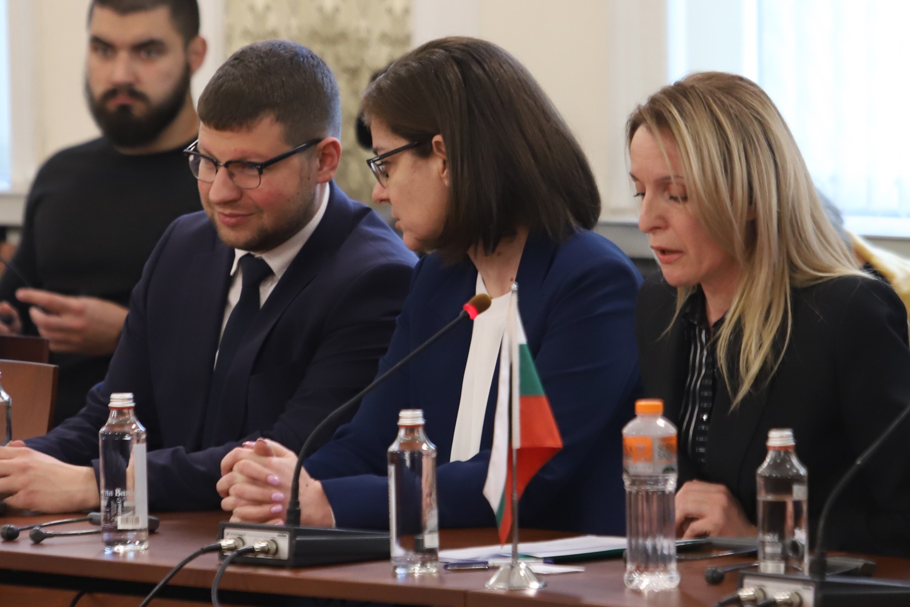 Три министерства и службите запознават депутатите с актуалната обстановка в Украйна