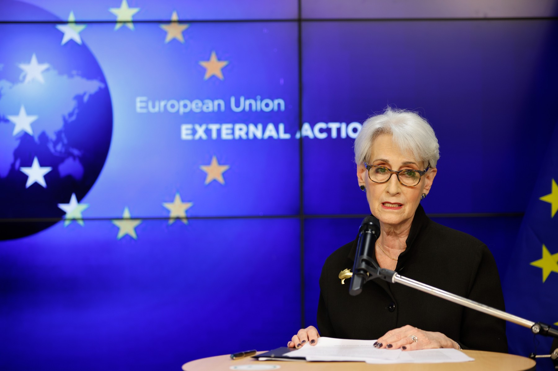 Вашингтон оказва натиск върху Европа заради Китай