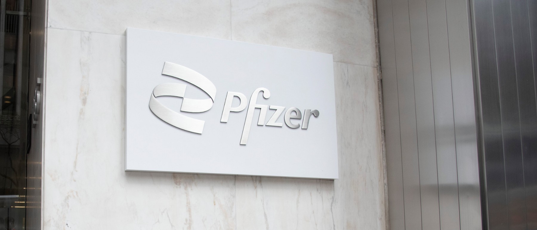 ЕС иска промяна в договорите с Pfizer за доставки на ваксини