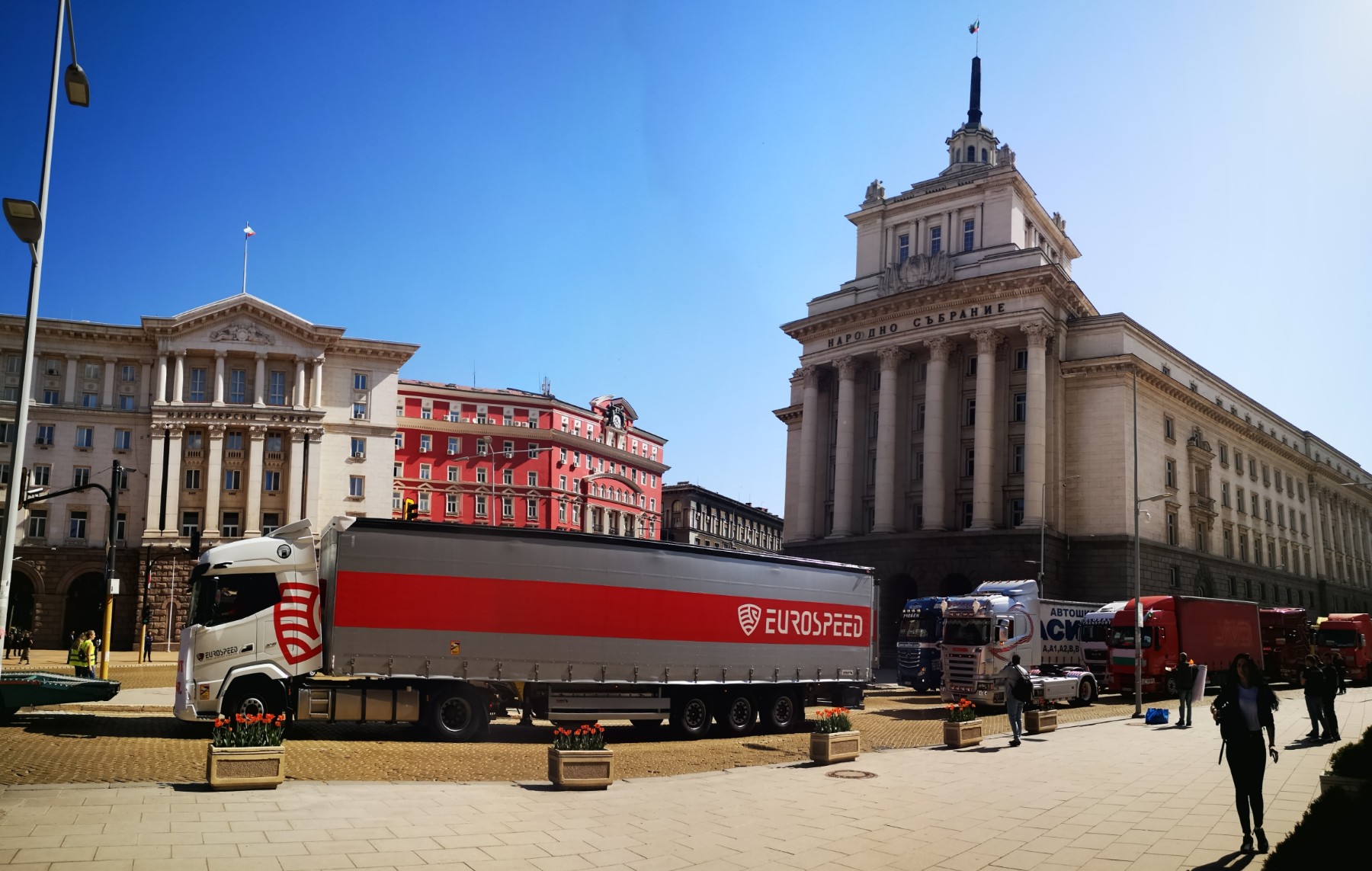 Петков ще се срещне с работодателски организации и превозвачи