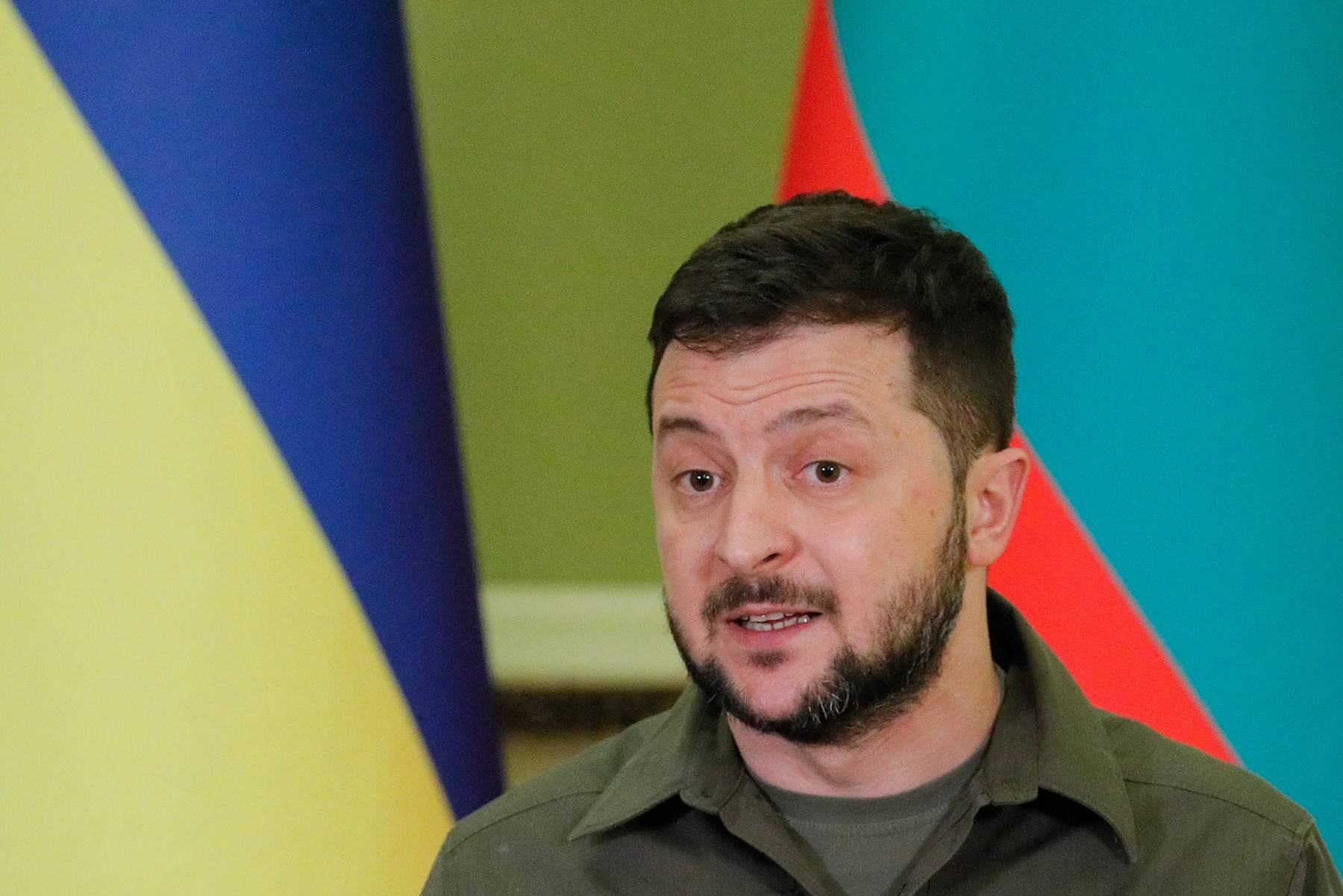 Зеленски до НС: Ремонтирайте нашата военна техника