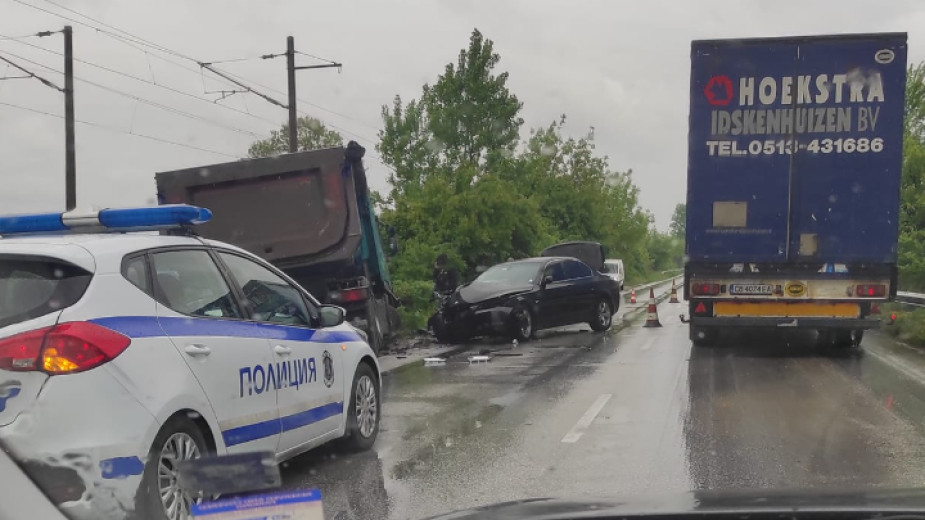 Кола от кортежа на президента претърпя катастрофа в Пловдив