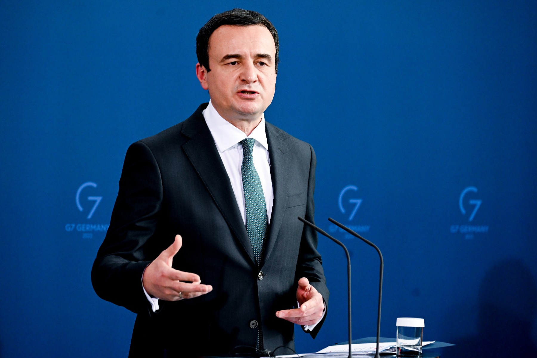 Курти: Пълна забрана на чужди регистрационни номера в Косово от 21 април