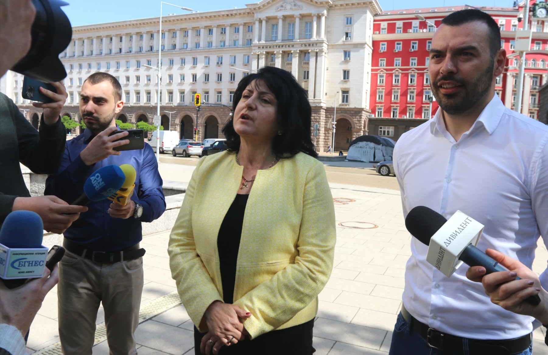 Милтенова: Имаме разрешение за шествие, полицията не пуска автобусите и камионите