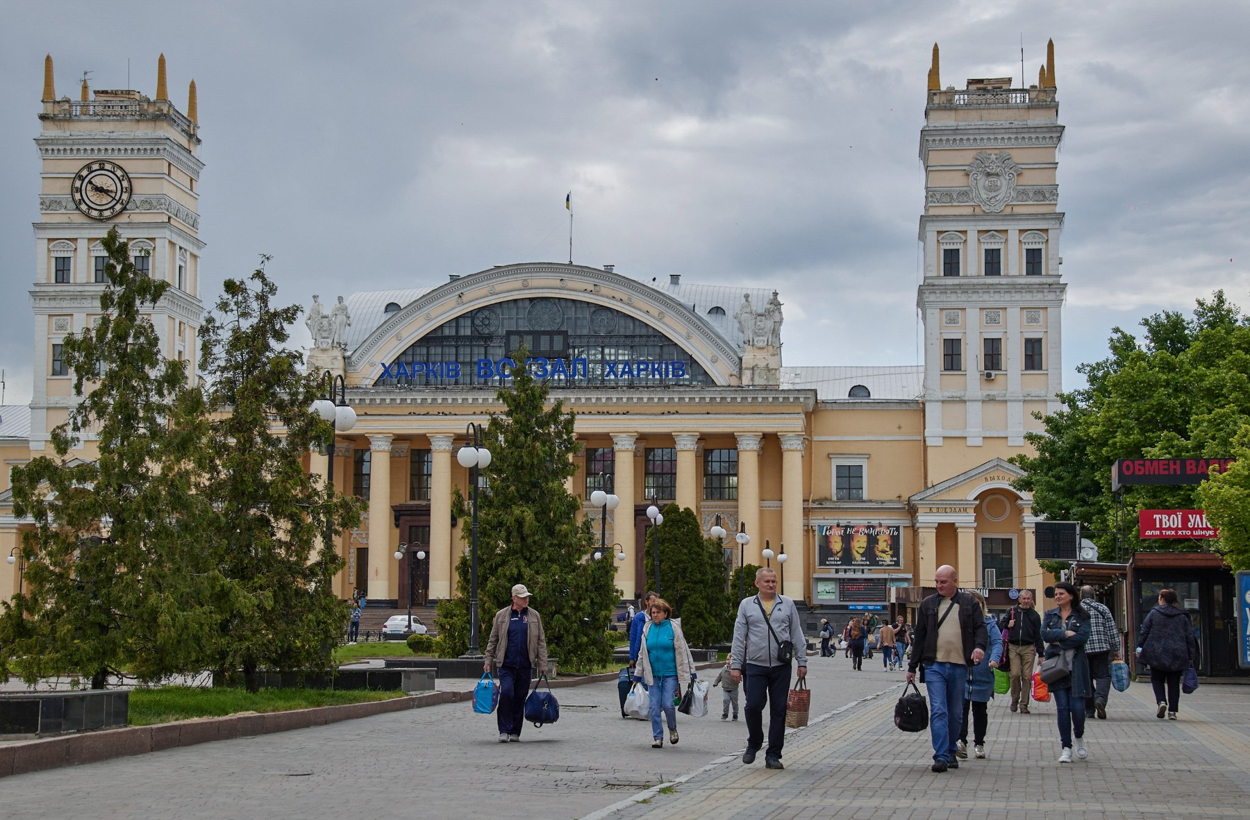 Евакуираха 260 бойци от Азовстал, десетки убити при обстрел в Севернодонецк