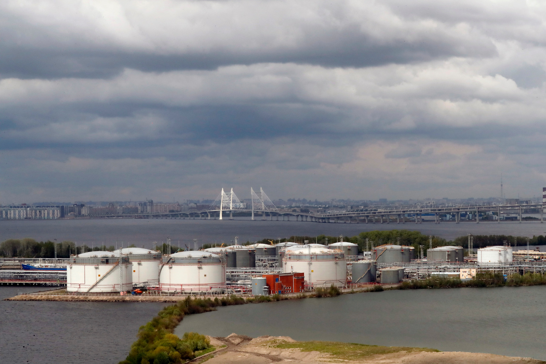 Европа прибягва до газовите резерви за зимата