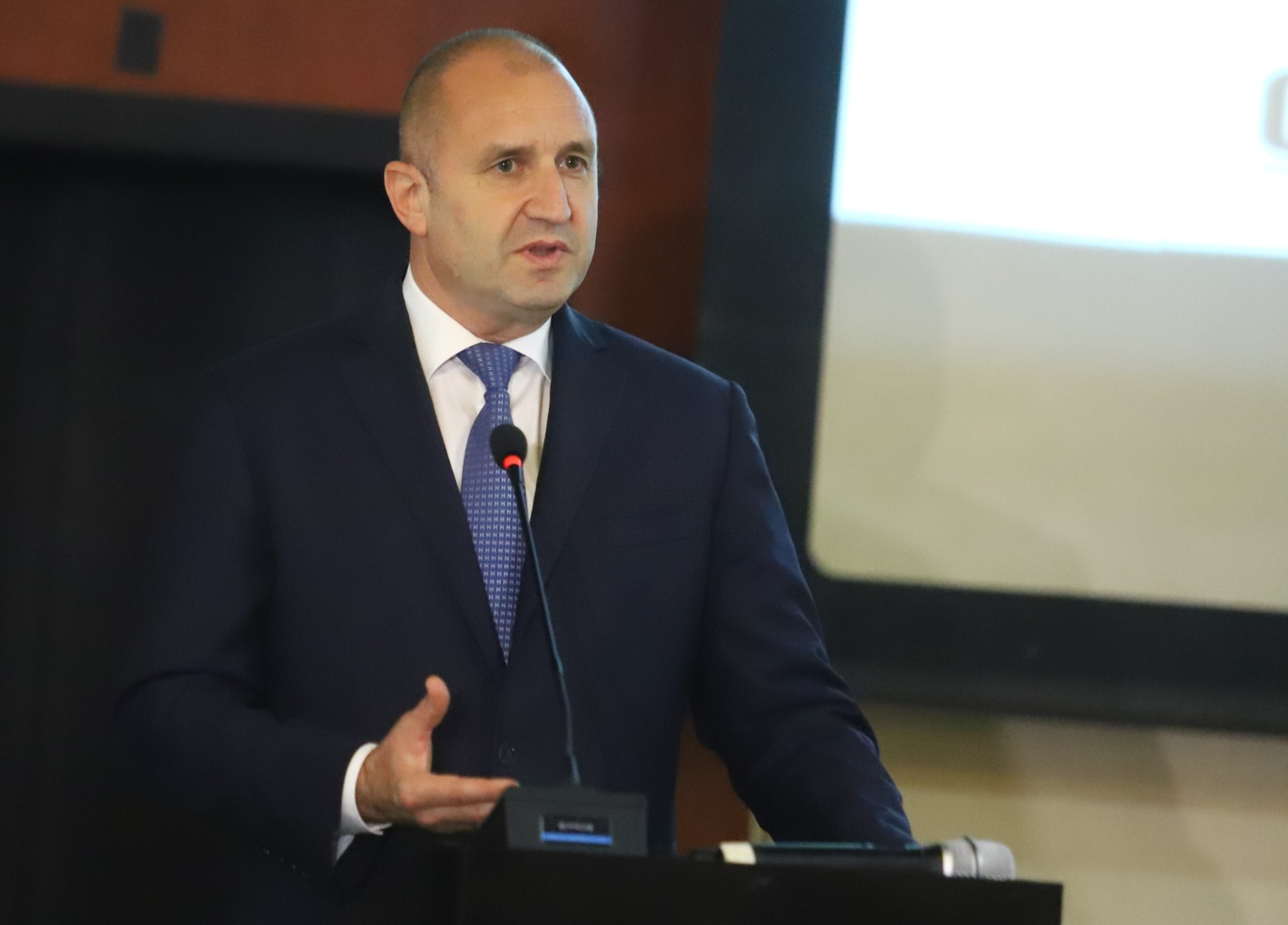 Радев: България няма ядрено оръжие, това са спекулации