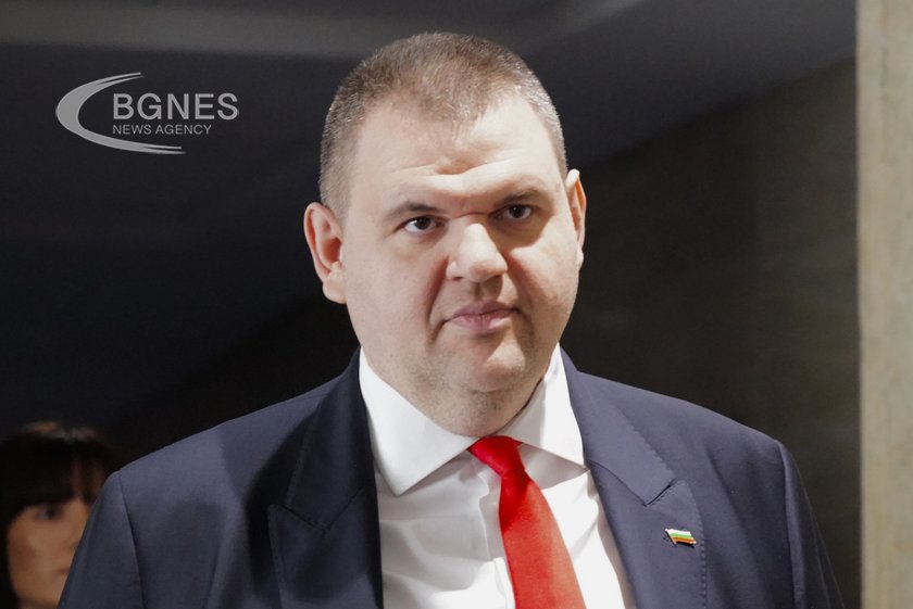 Пеевски:  Спрете спекулациите за хора на ДПС в регулаторите, очаквам извинения от Петков