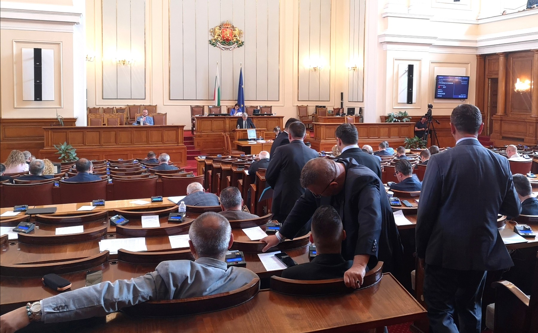 Депутатите продължават с актуализацията на бюджета