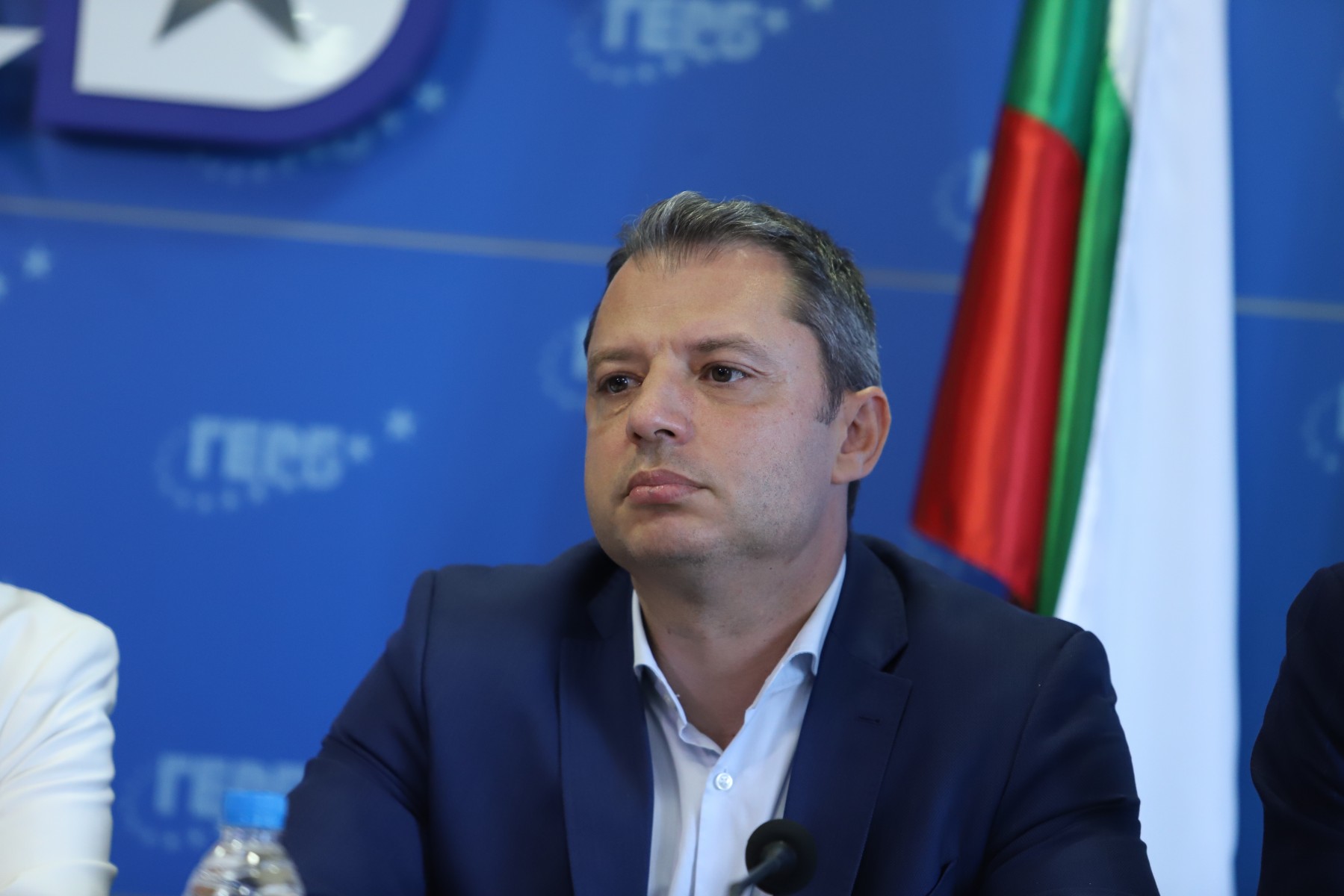 Делян Добрев за бензина: Цакат ни с левче на литър