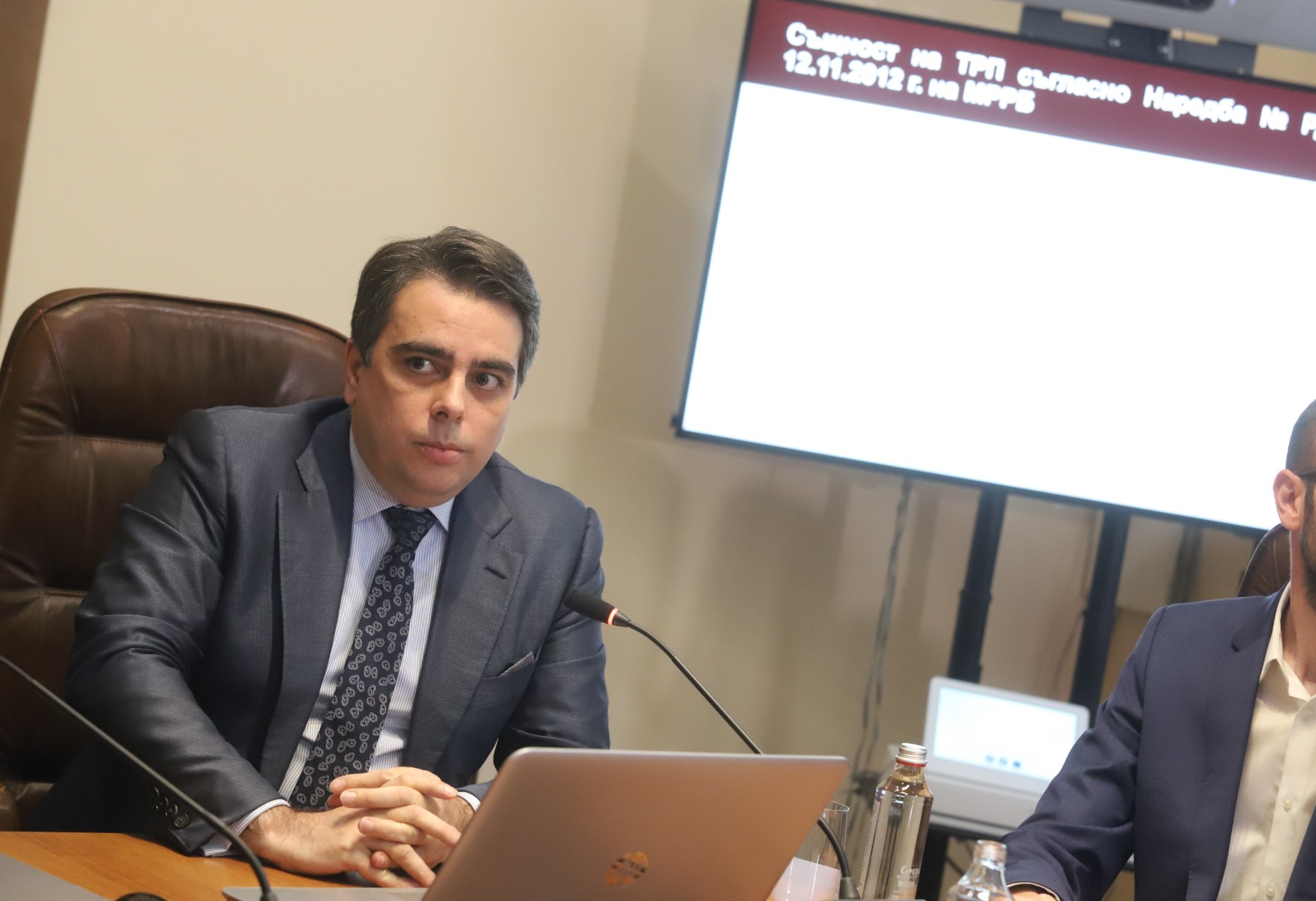 Асен Василев: Инфлацията започва да се забавя на месечна база