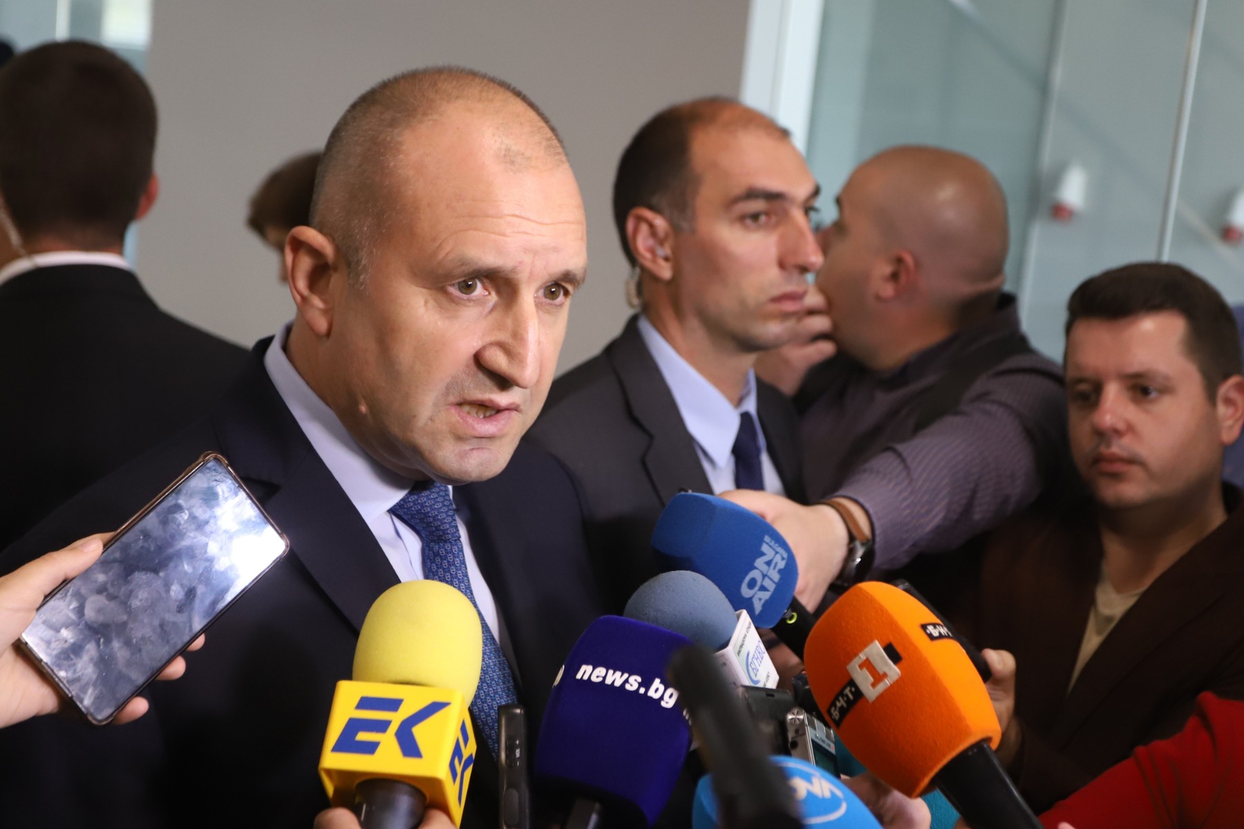 Румен Радев: С калните си борби партиите дискредитират цялата политическа система