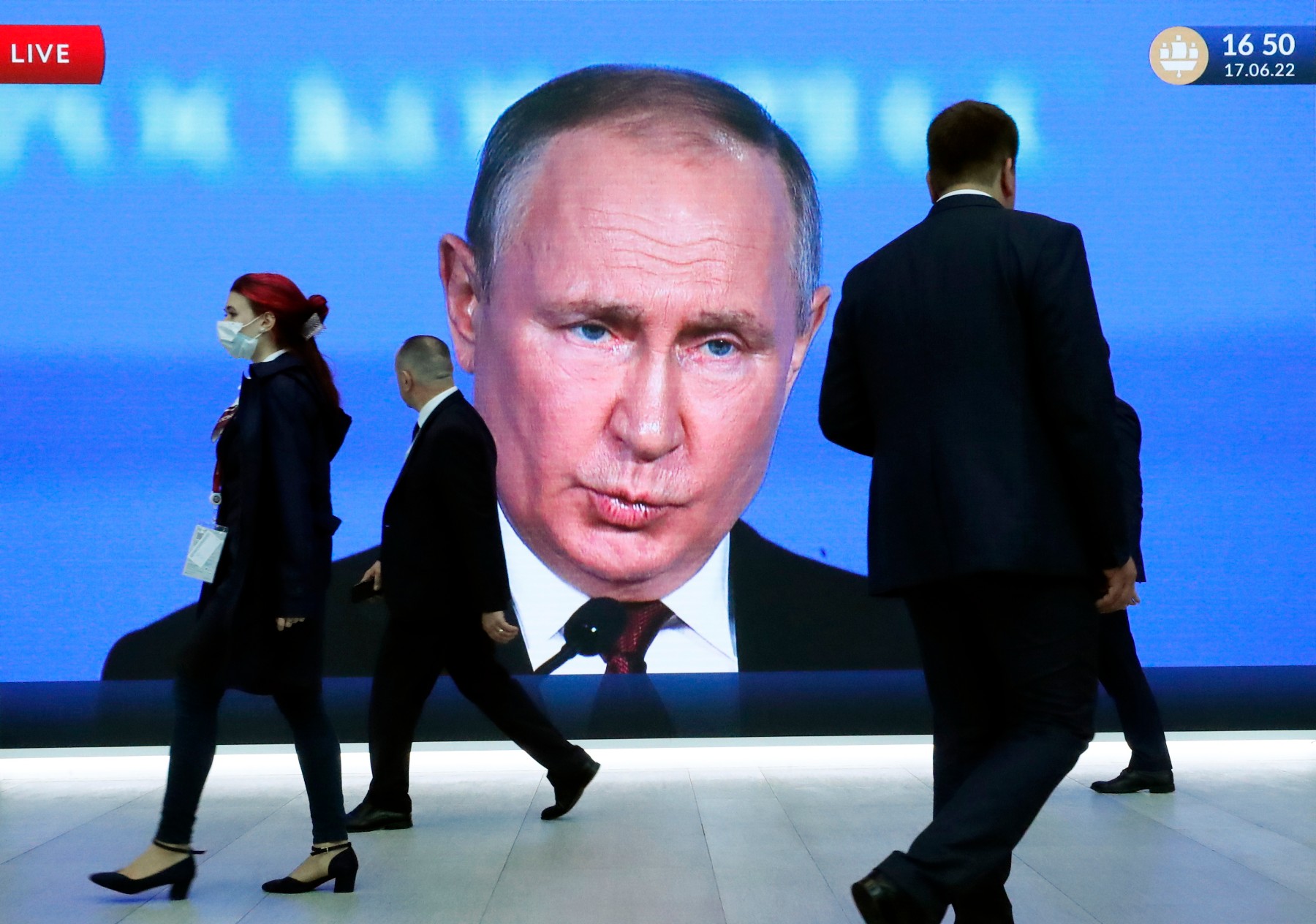 Politico: Пропагандата на Путин удря ЕС, докато Брюксел спи