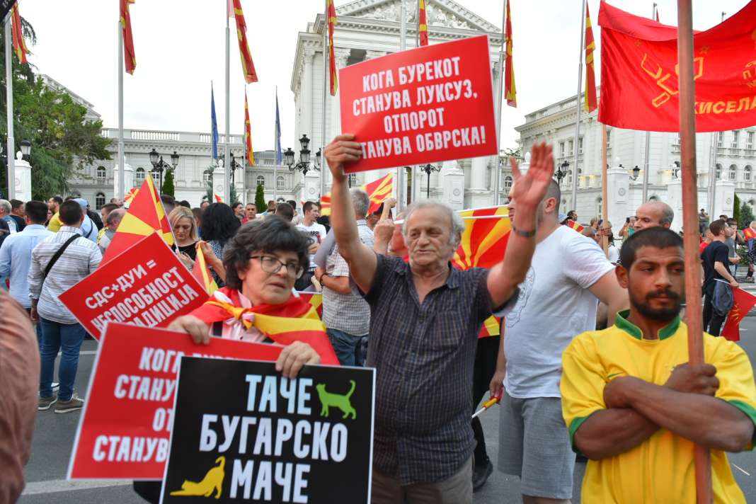 Мицкоски: Няма място за българите в Конституцията, София да коленичи в Скопие и да се извини