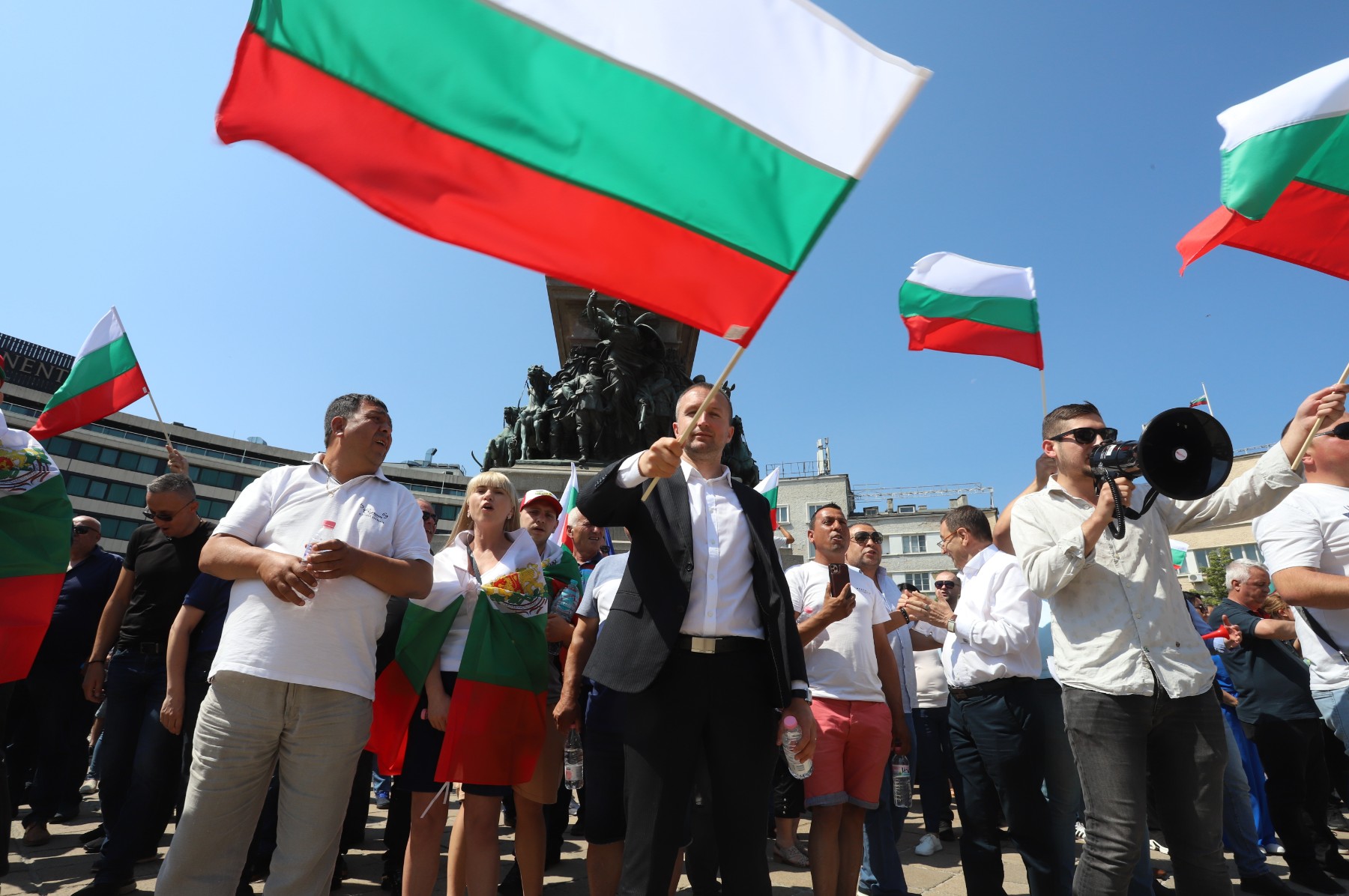 Протест: Петков обяви война на общините
