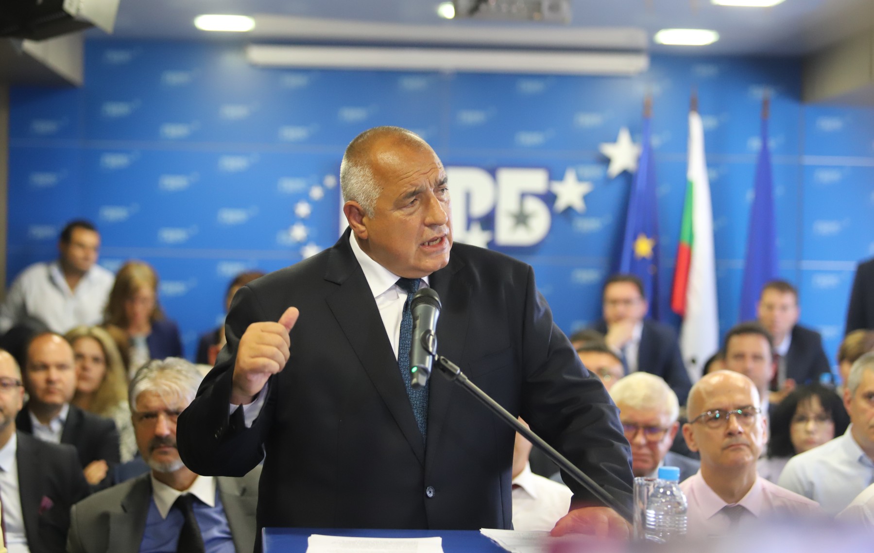 Parliamentary opposition call for early elections