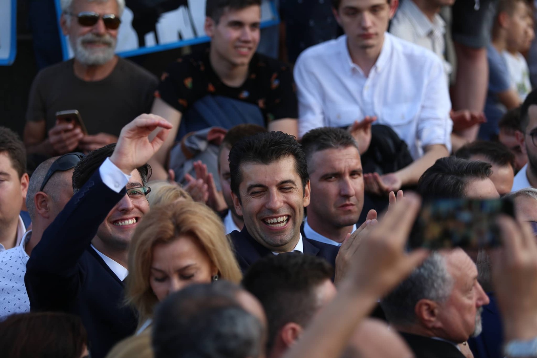 "Гардиън": Провалът на правителството в София поставя под въпрос газа за зимата в България
