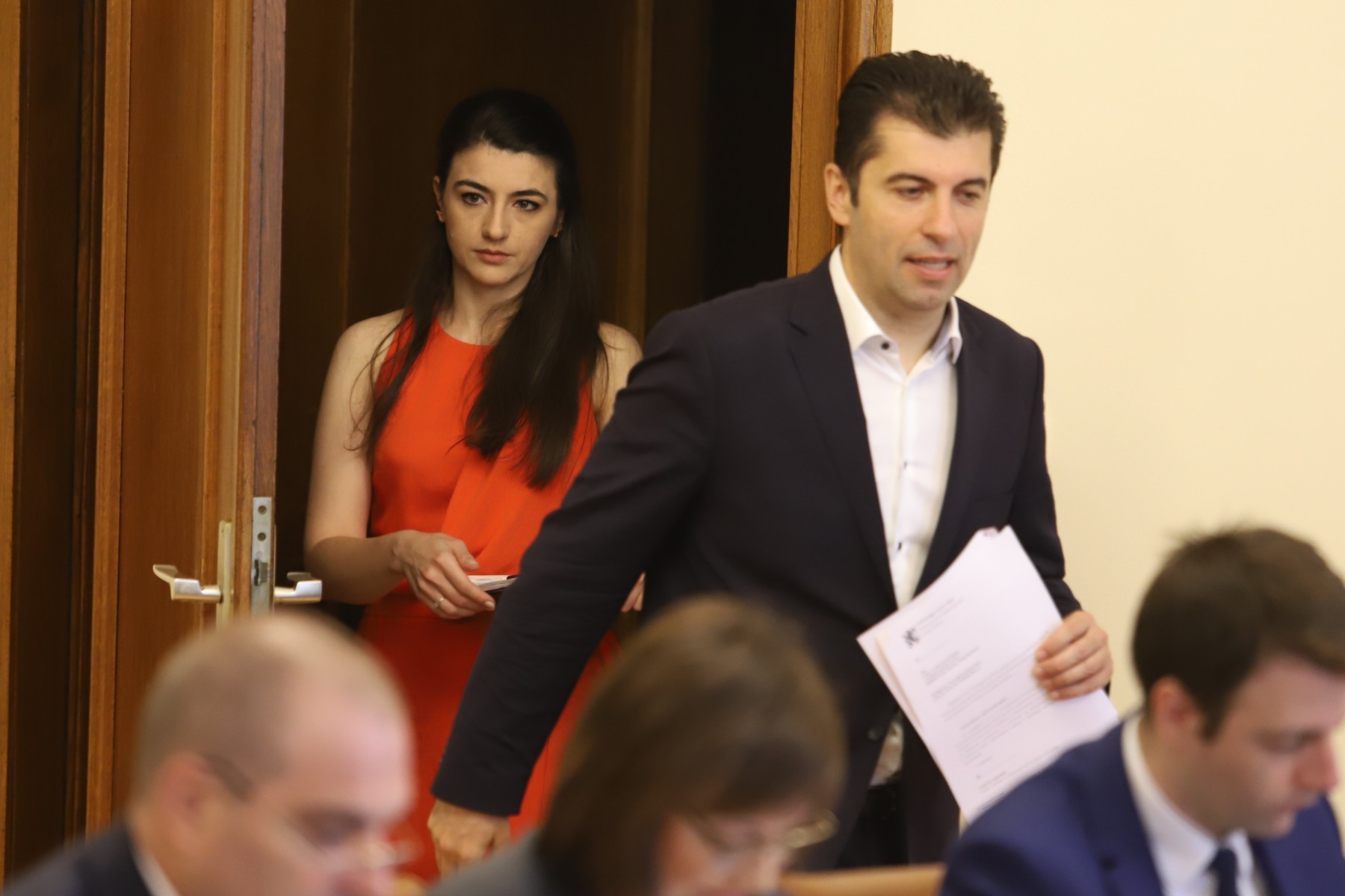 Лена Бориславова: Не съм хващала Петков за ръката