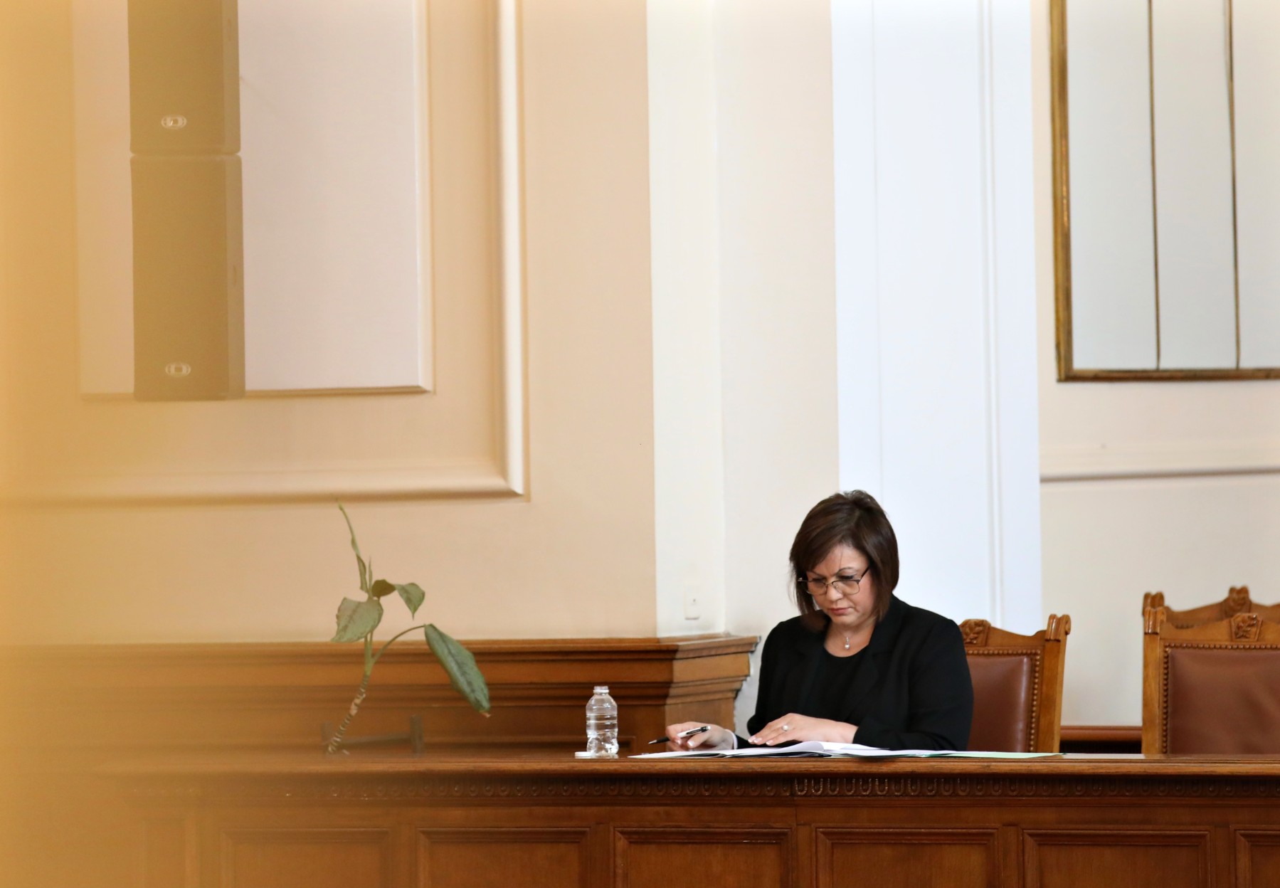 Нинова: От днес хлябът е по-евтин с 20% в търговските вериги