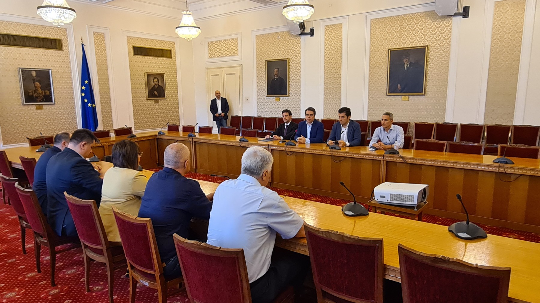 ПП и БСП преговарят за нова коалиция