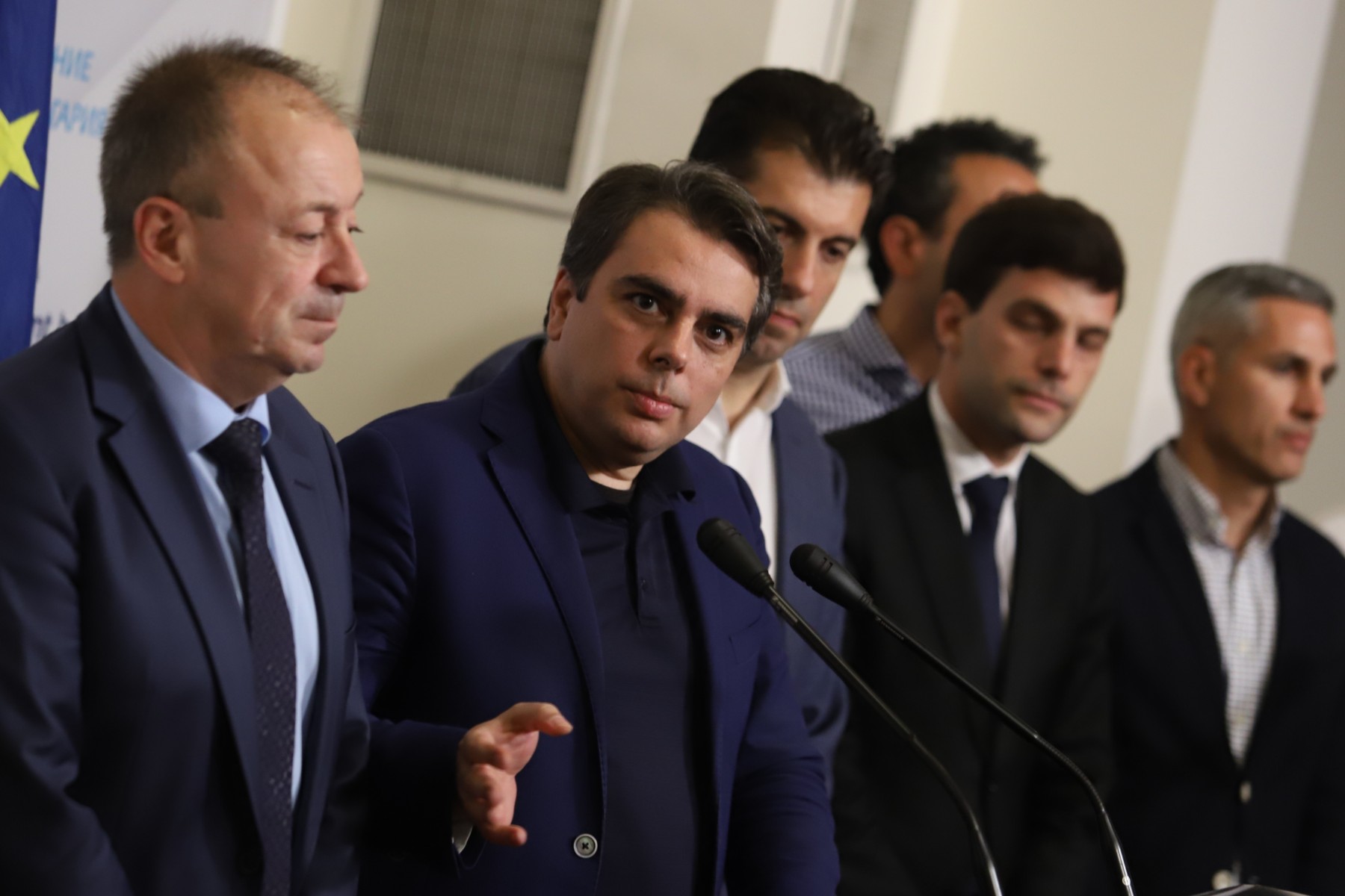 ПП, БСП, ДБ и независимите задвижиха управленска програма на кабинет „Василев”