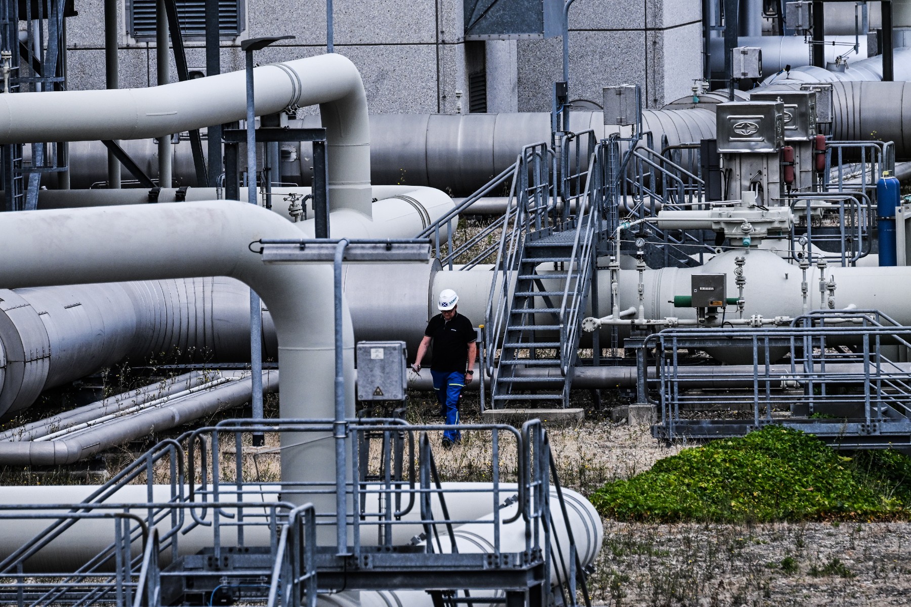 Явор Куюмджиев: България купува руски газ чрез посредници, свързани с "Газпром"