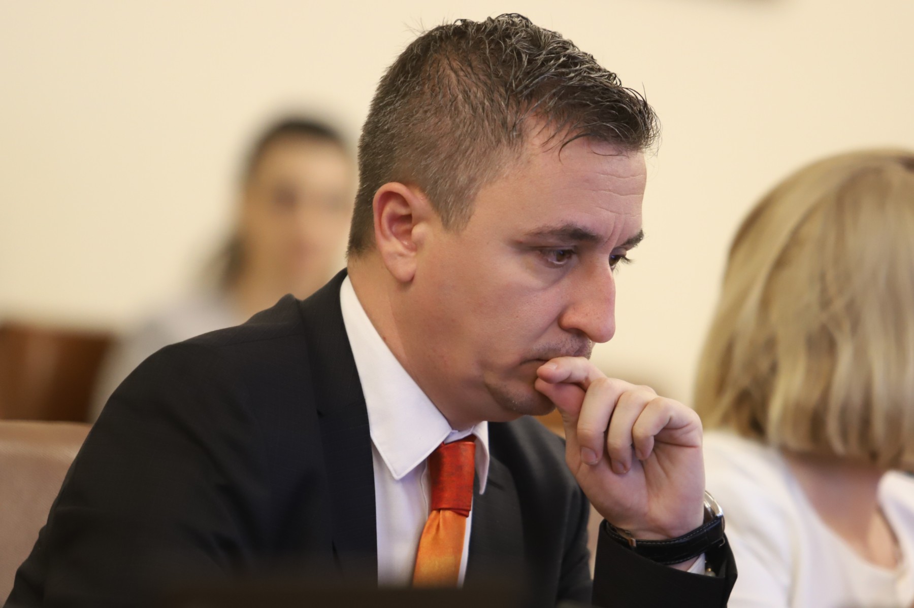 Николов: Газ има, да престанем да слагаме думата посредници, това са търговци