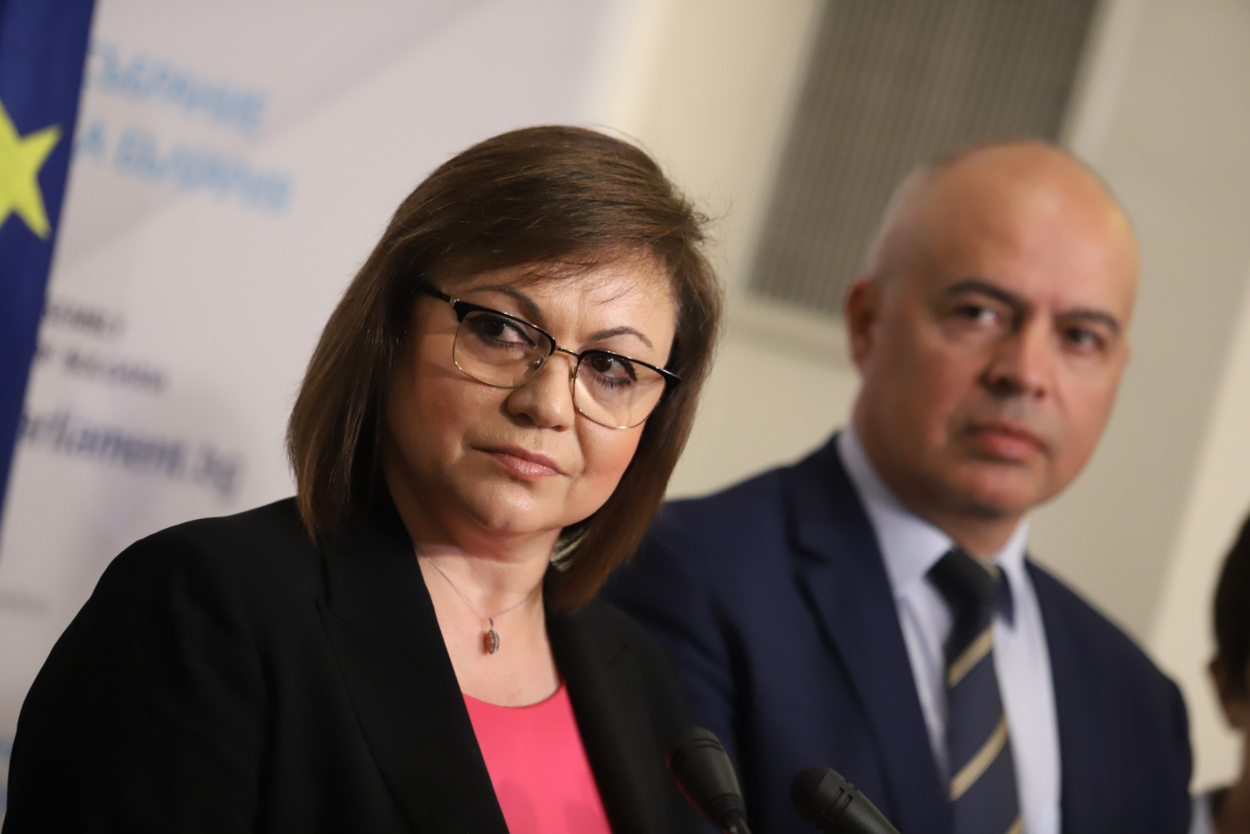 Нинова: Не приемам заплахи и изнудване