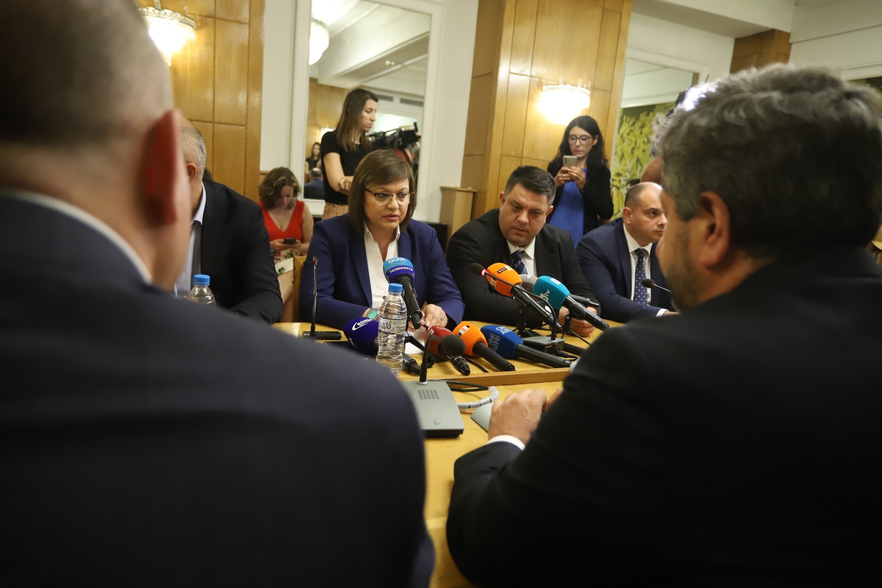 БСП и ДБ започнаха преговори за нов кабинет