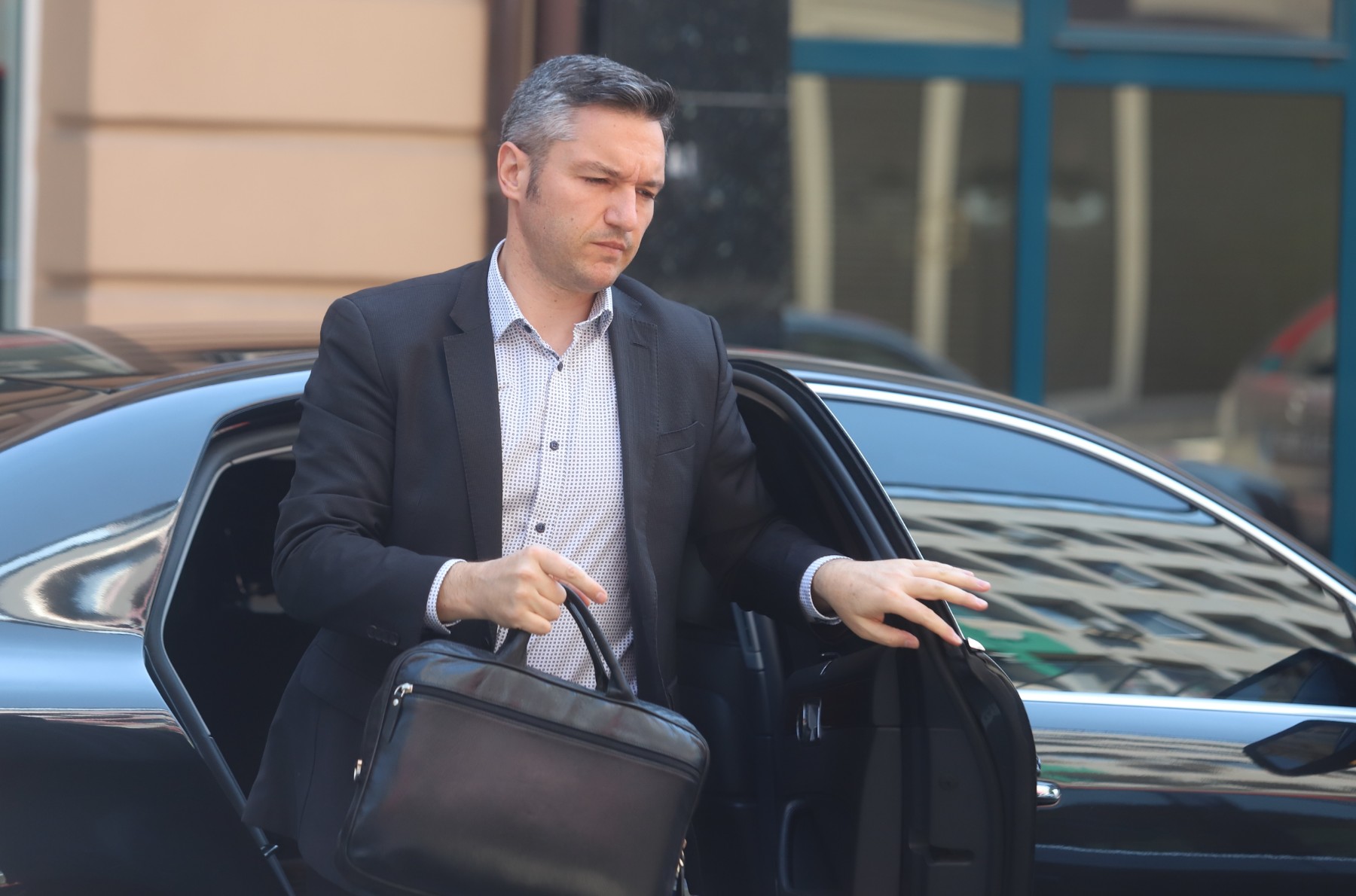 Вигенин: "Газпром" трябва да си изпълни договора с България