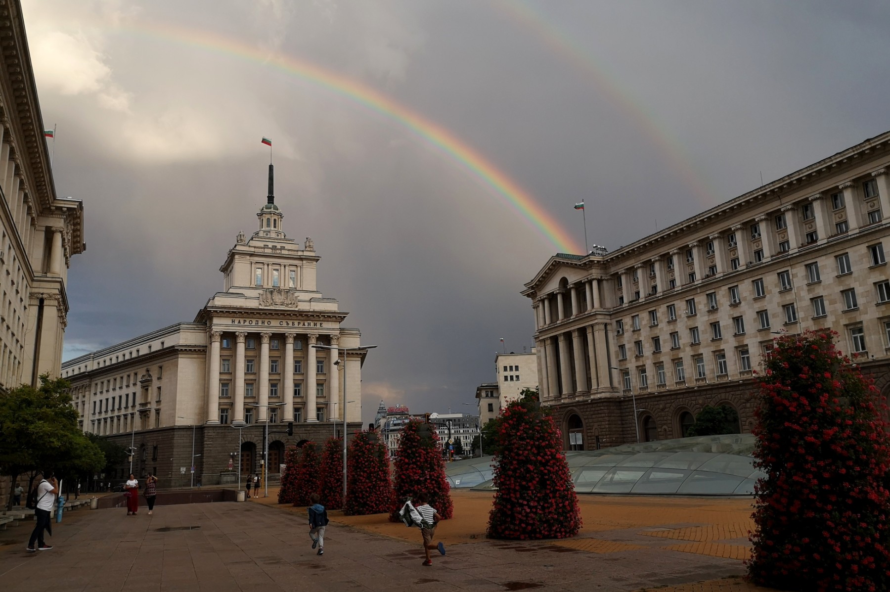 Слънчев ден със слаби превалявания в Източна България