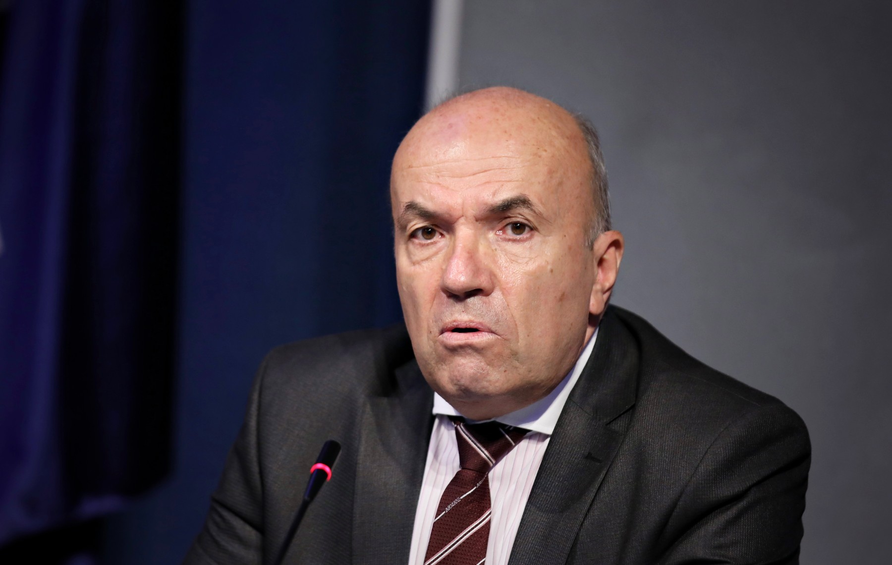 МВнР: Доставени са бюлетините и машините за гласуване в чужбина